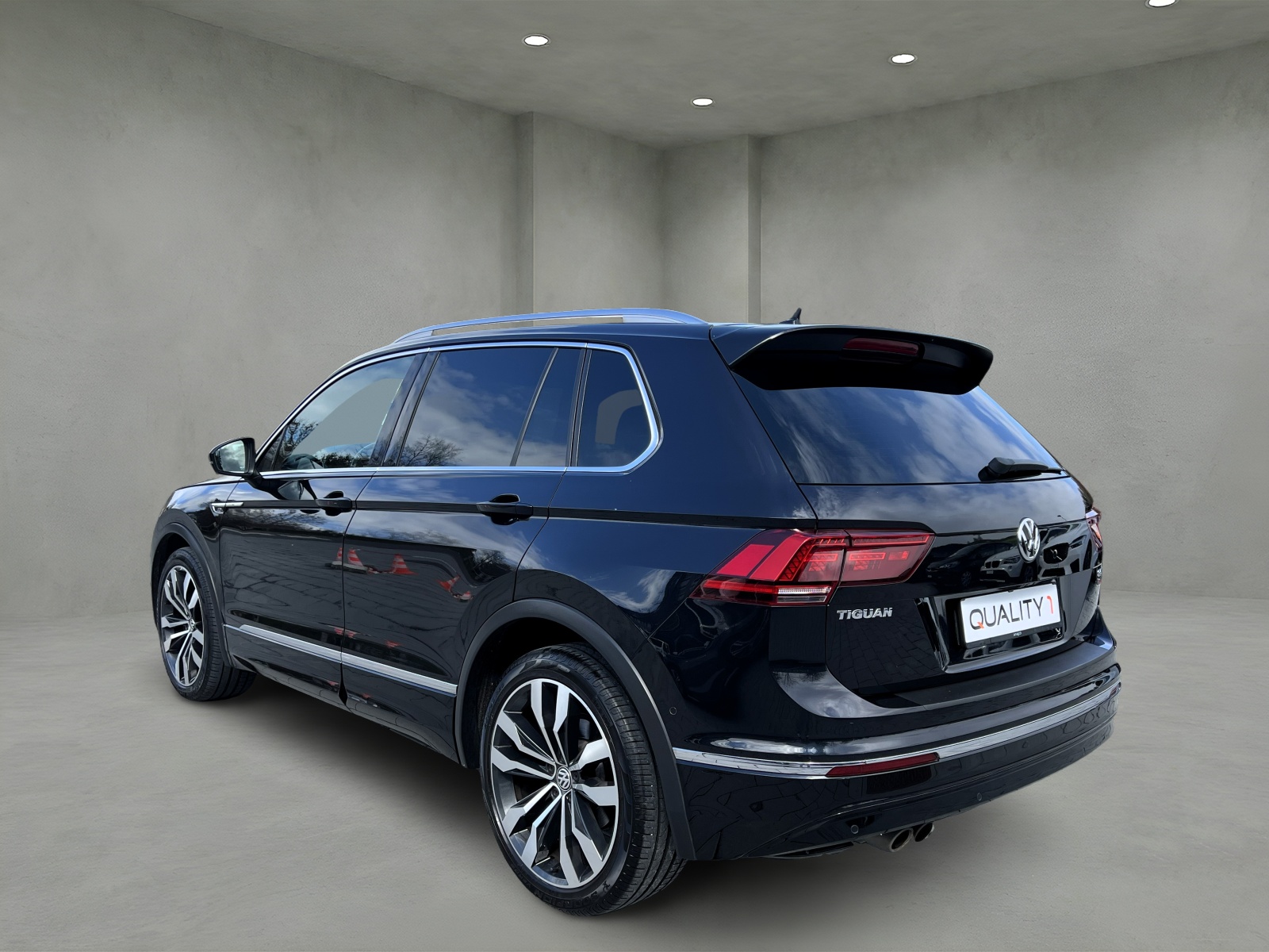 VW Tiguan 2.0 TDI SCR R-Line 4Motion DSG-image-2