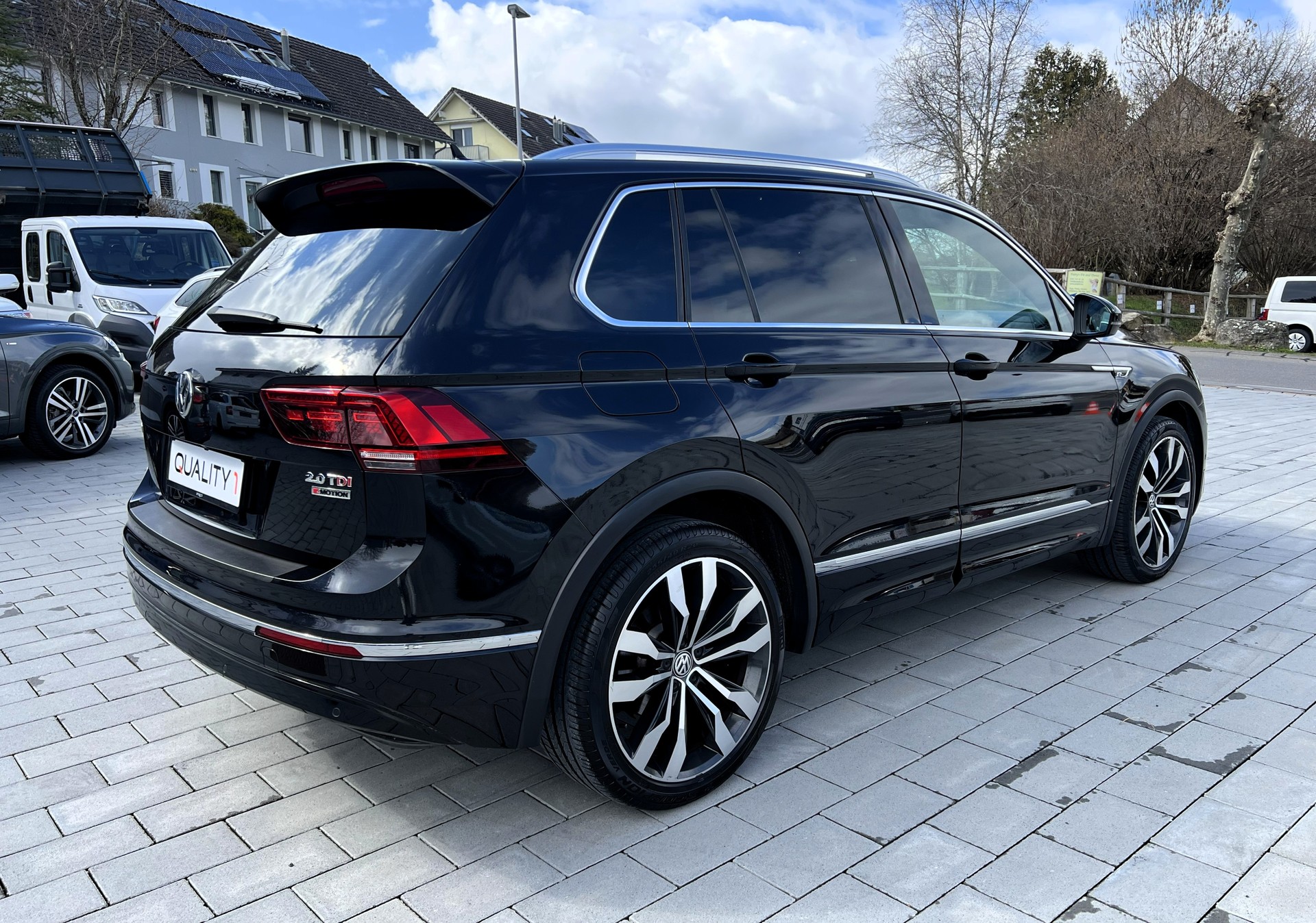 VW Tiguan 2.0 TDI SCR R-Line 4Motion DSG-image-4