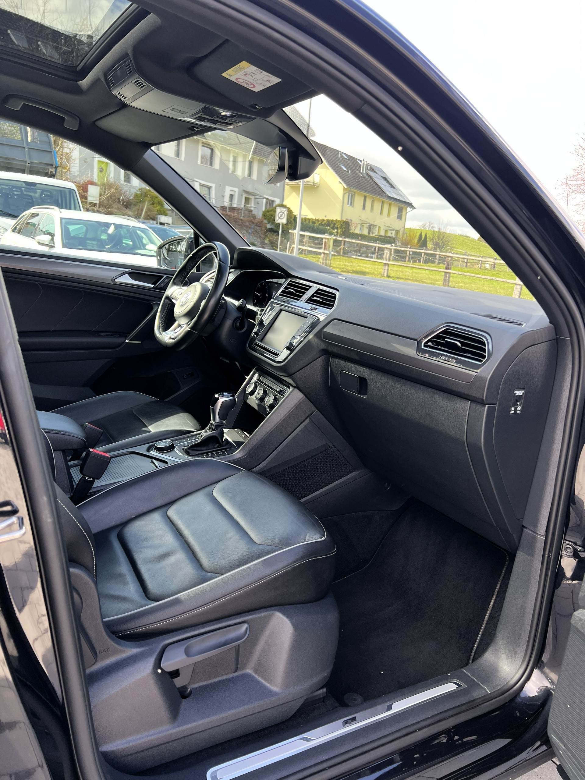 VW Tiguan 2.0 TDI SCR R-Line 4Motion DSG-image-14