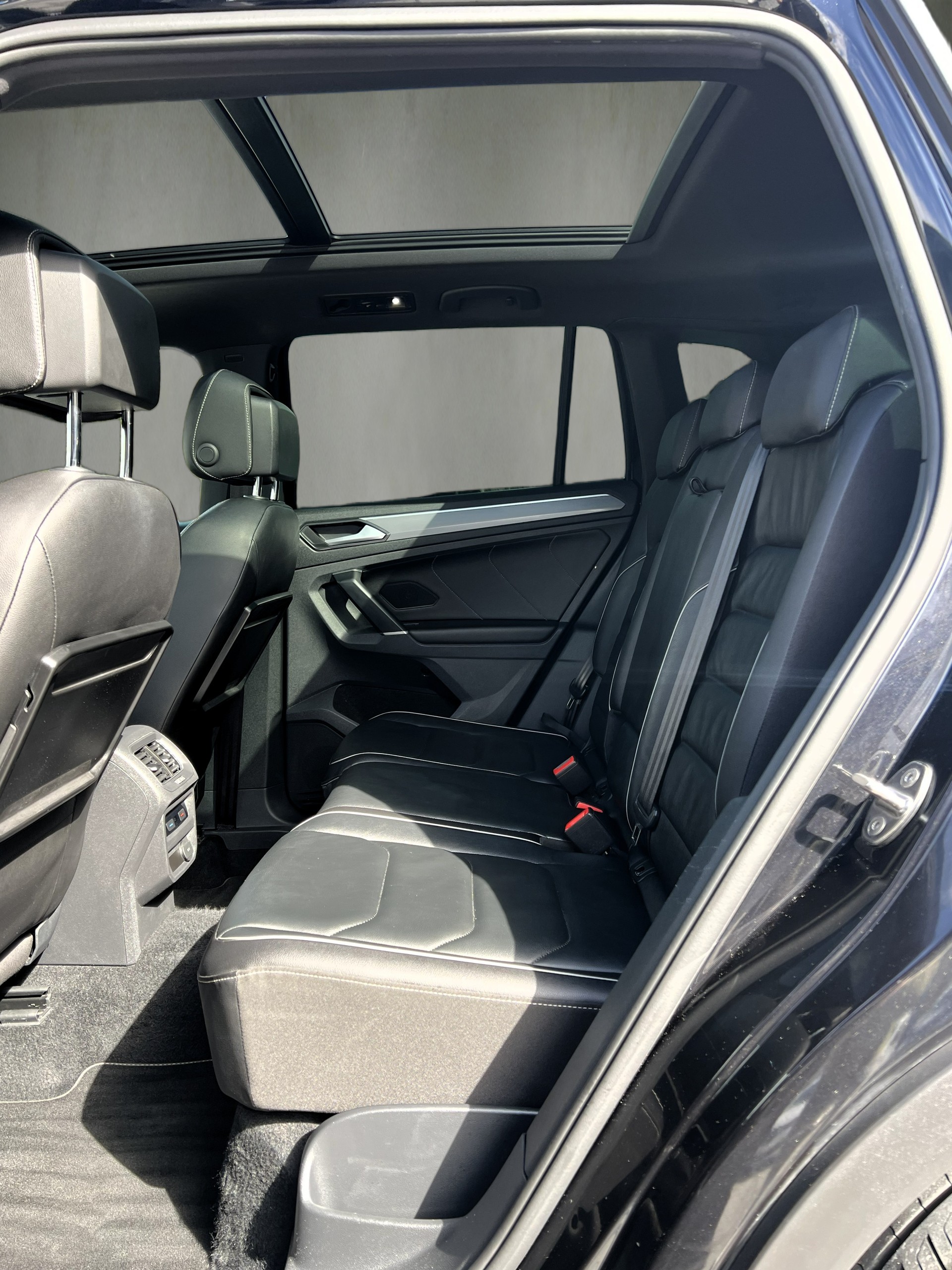 VW Tiguan 2.0 TDI SCR R-Line 4Motion DSG-image-13