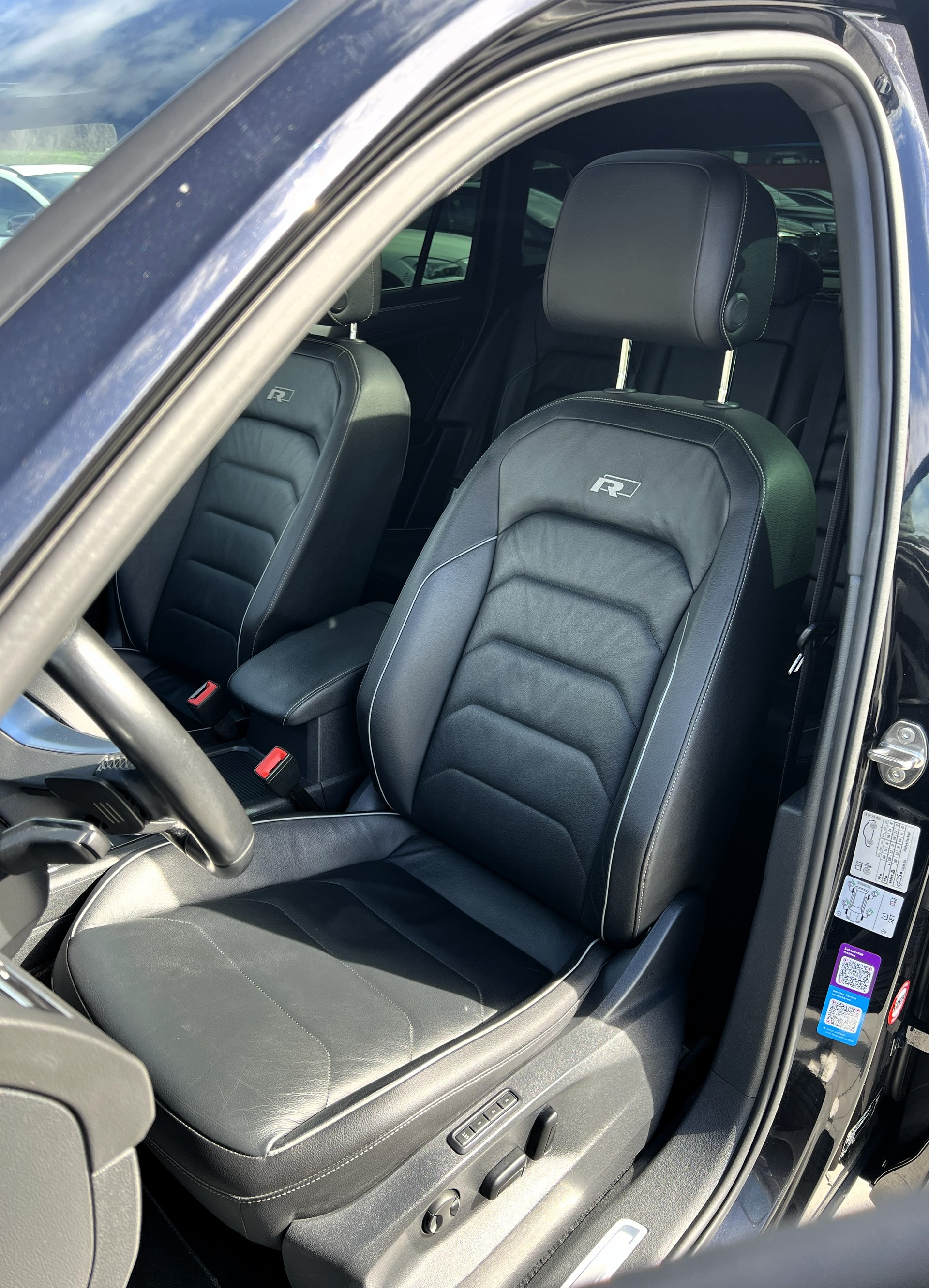 VW Tiguan 2.0 TDI SCR R-Line 4Motion DSG-image-18