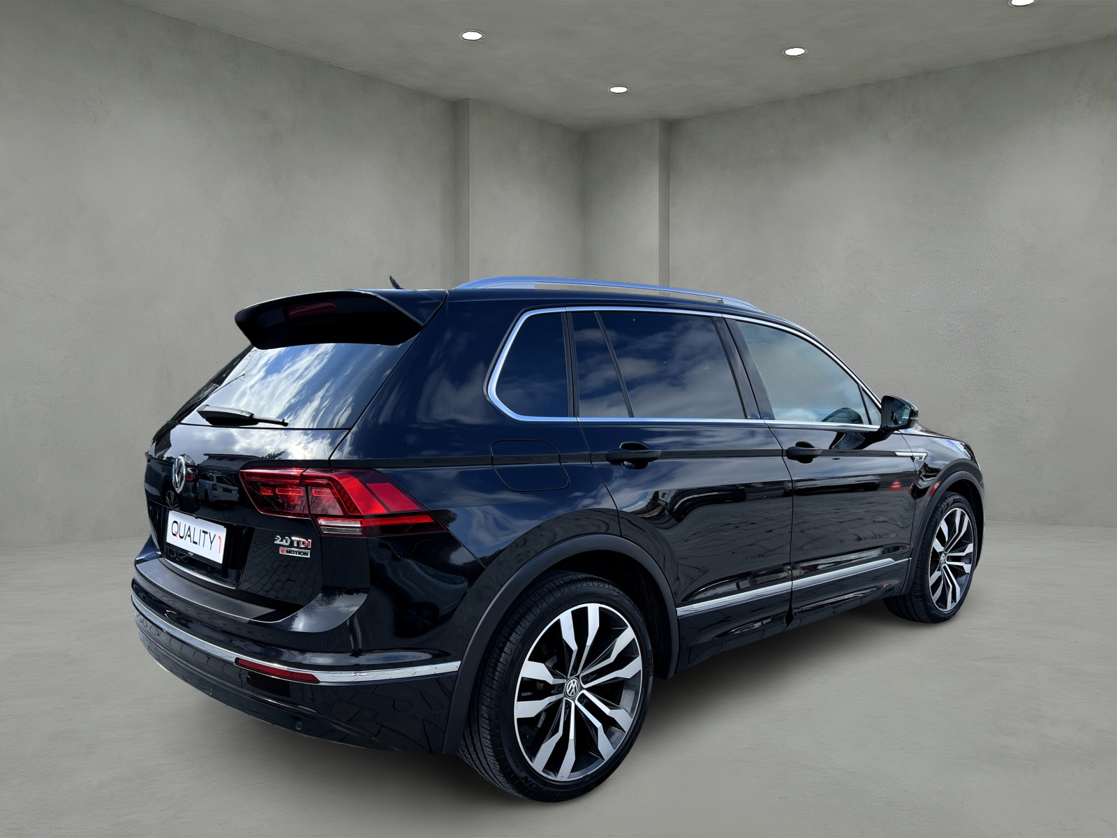 VW Tiguan 2.0 TDI SCR R-Line 4Motion DSG-image-4