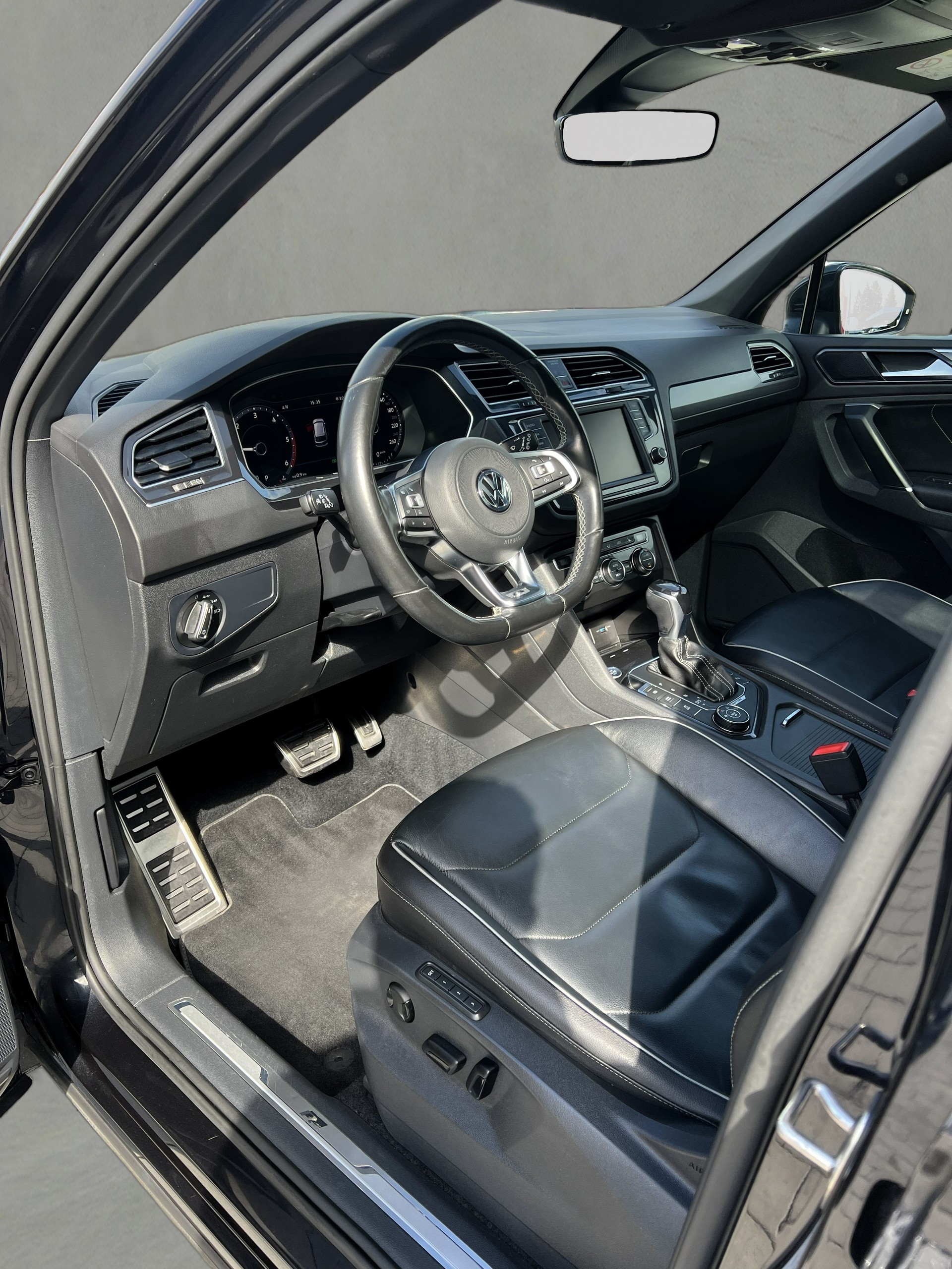 VW Tiguan 2.0 TDI SCR R-Line 4Motion DSG-image-16