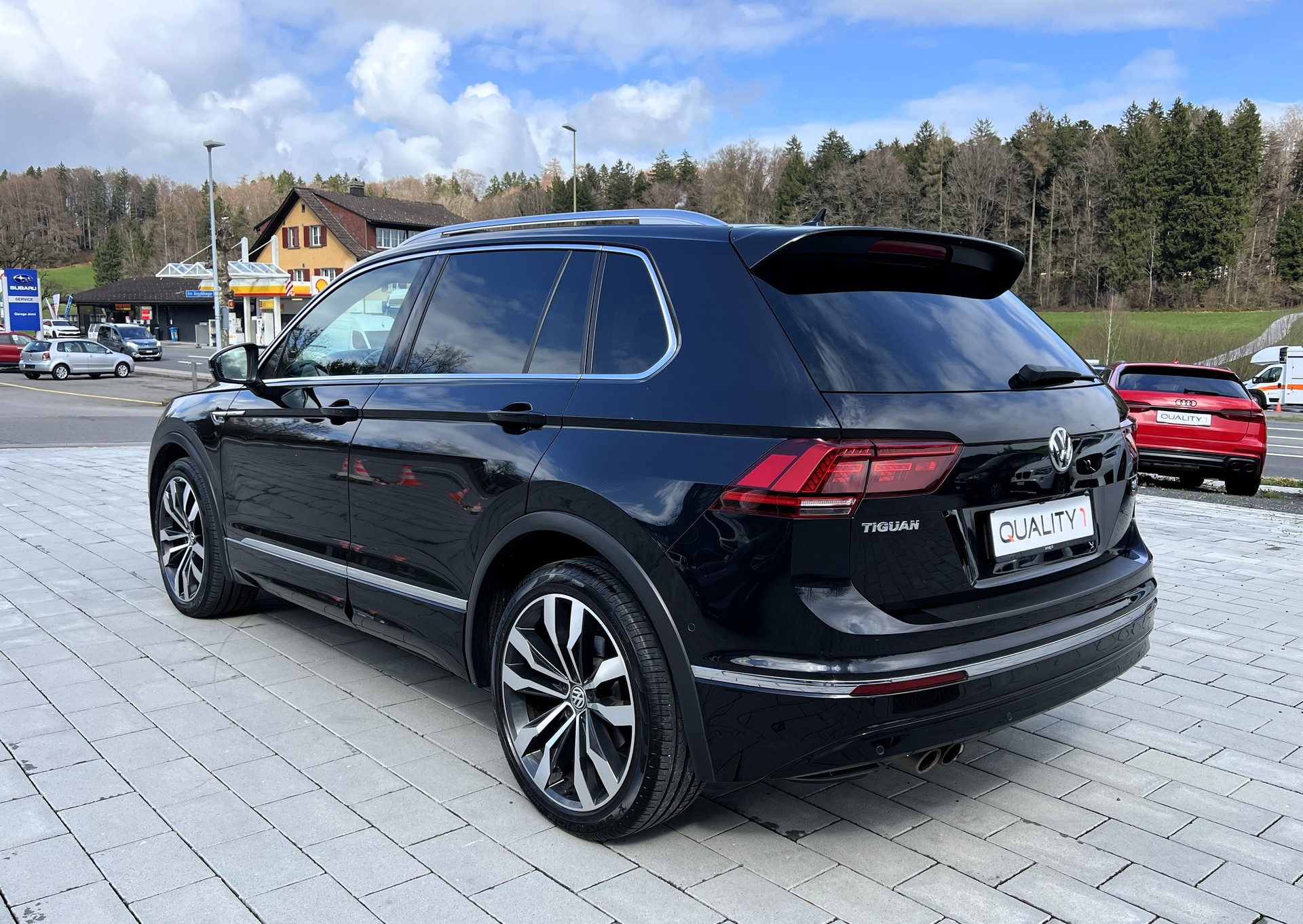 VW Tiguan 2.0 TDI SCR R-Line 4Motion DSG-image-2