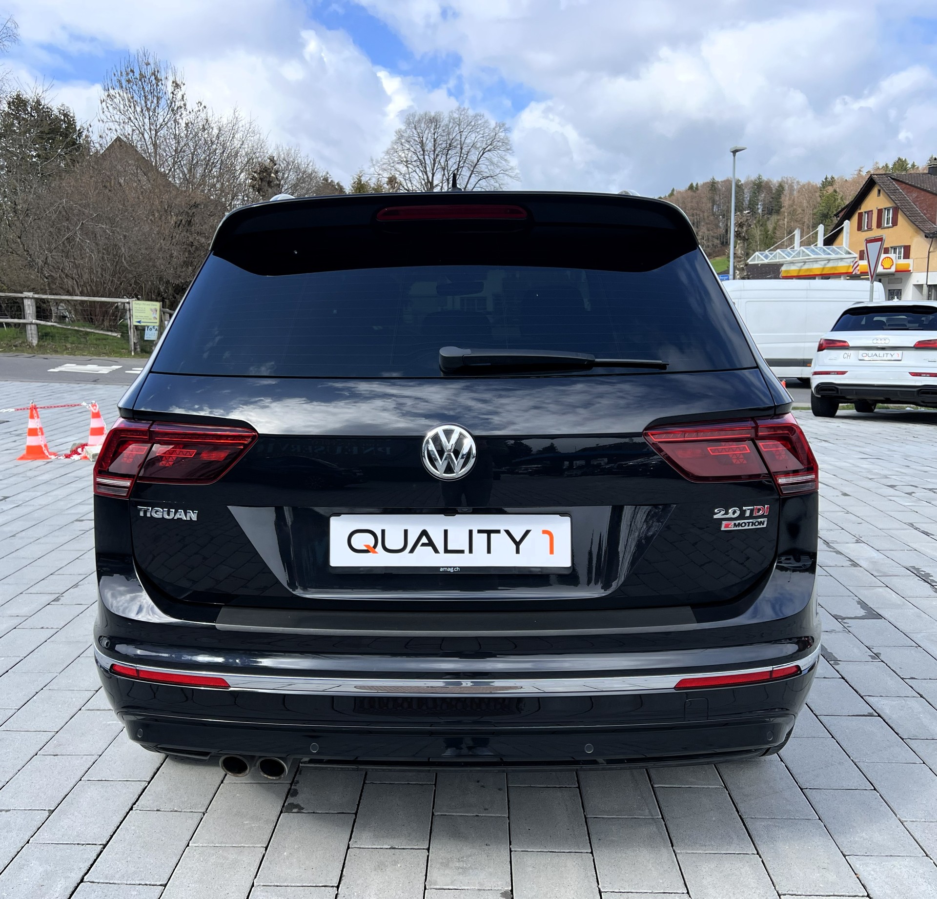 VW Tiguan 2.0 TDI SCR R-Line 4Motion DSG-image-3