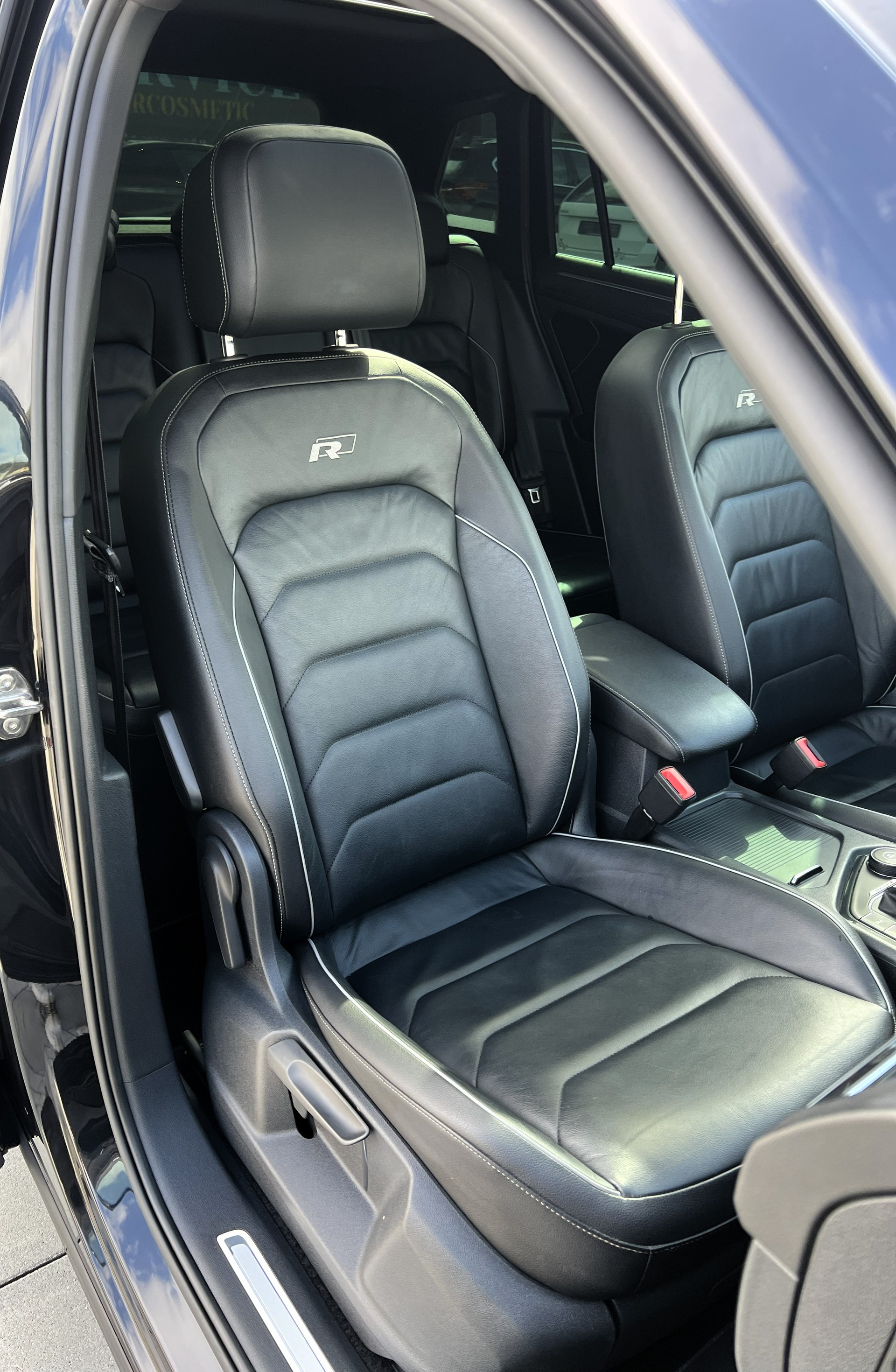 VW Tiguan 2.0 TDI SCR R-Line 4Motion DSG-image-15