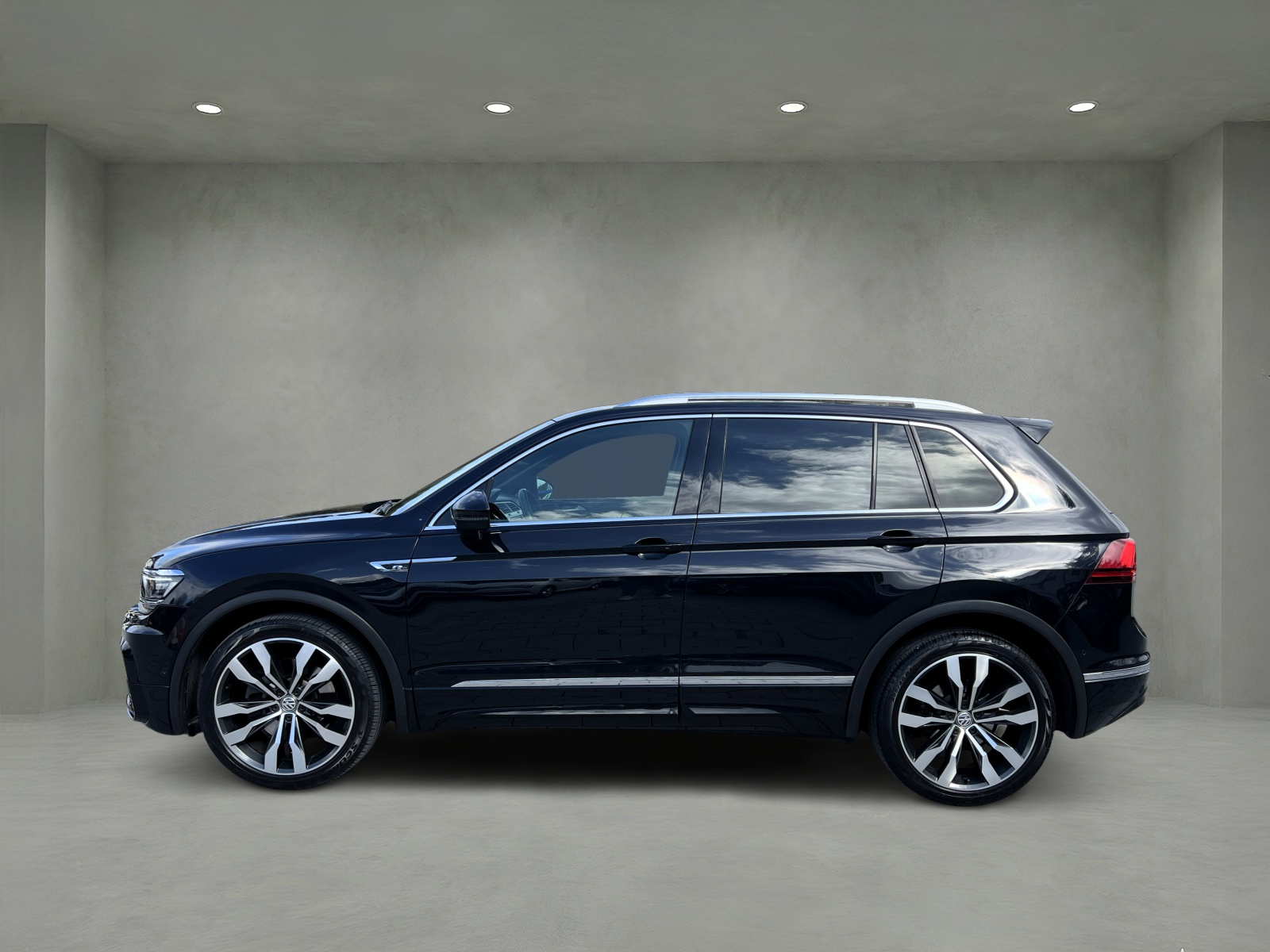 VW Tiguan 2.0 TDI SCR R-Line 4Motion DSG-image-1