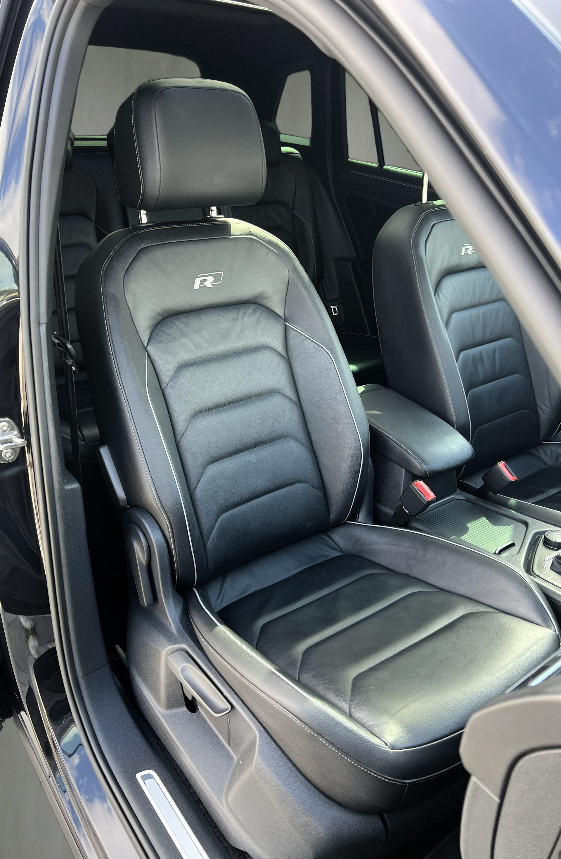 VW Tiguan 2.0 TDI SCR R-Line 4Motion DSG-image-15