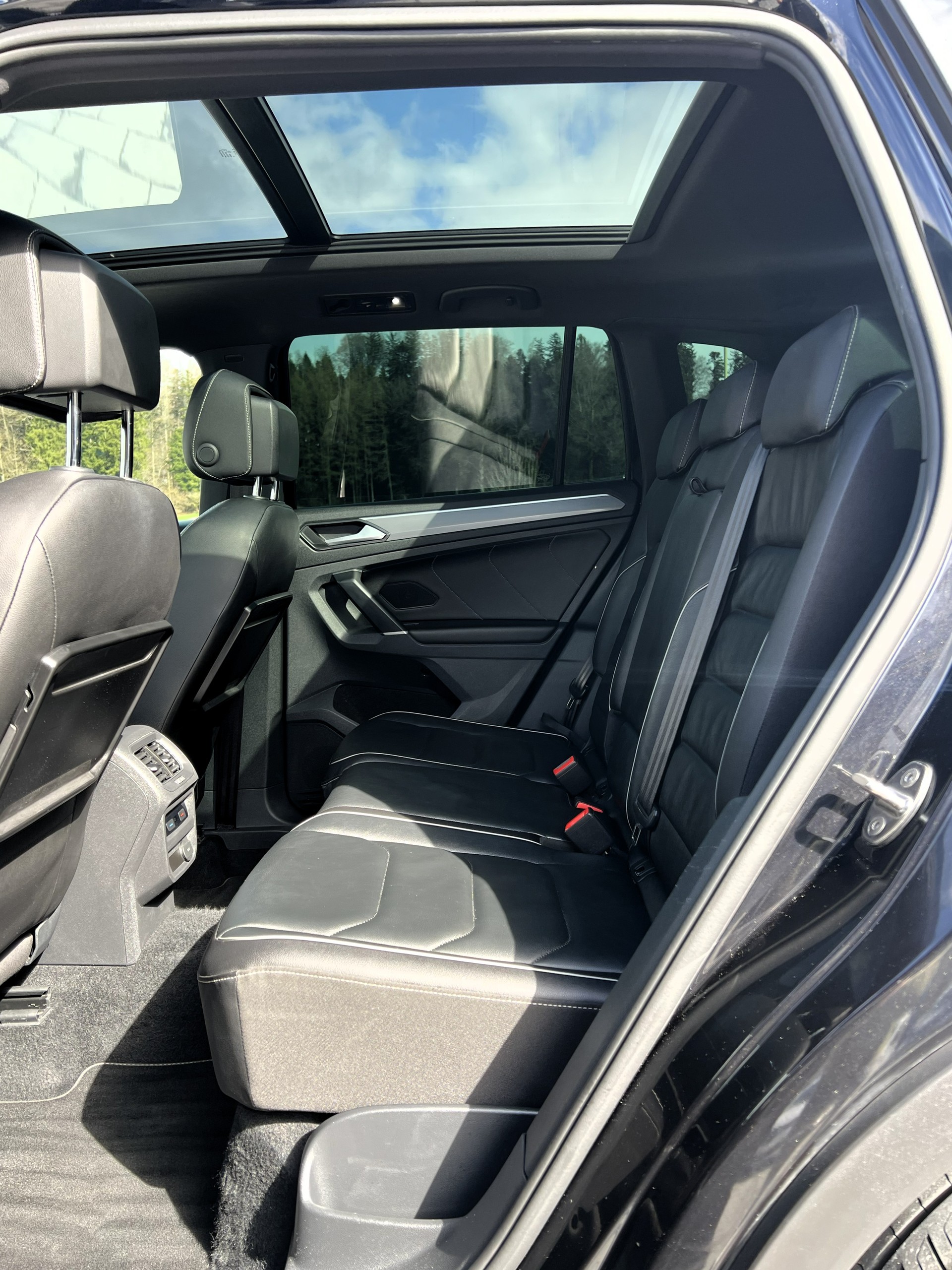 VW Tiguan 2.0 TDI SCR R-Line 4Motion DSG-image-13
