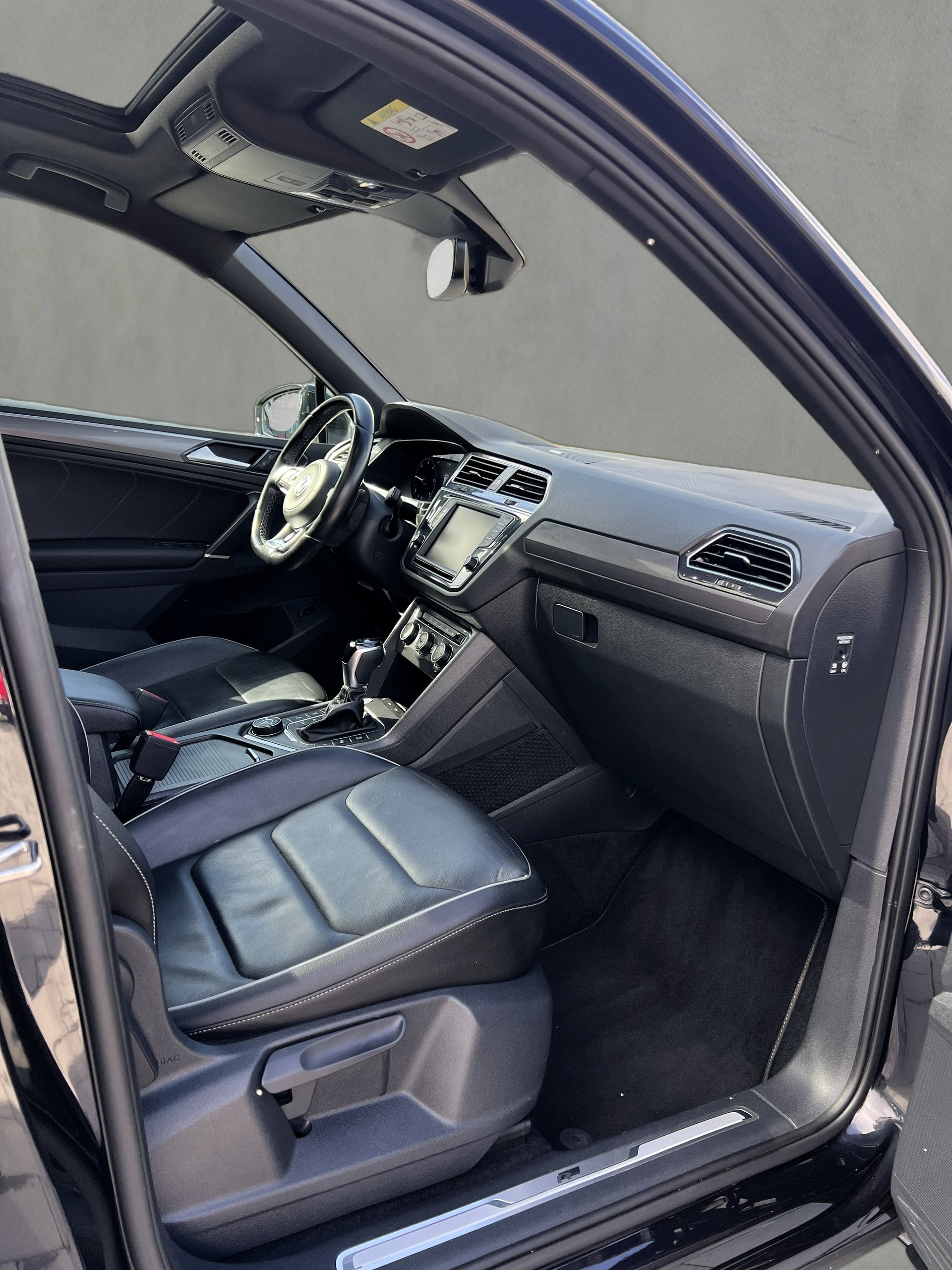 VW Tiguan 2.0 TDI SCR R-Line 4Motion DSG-image-14