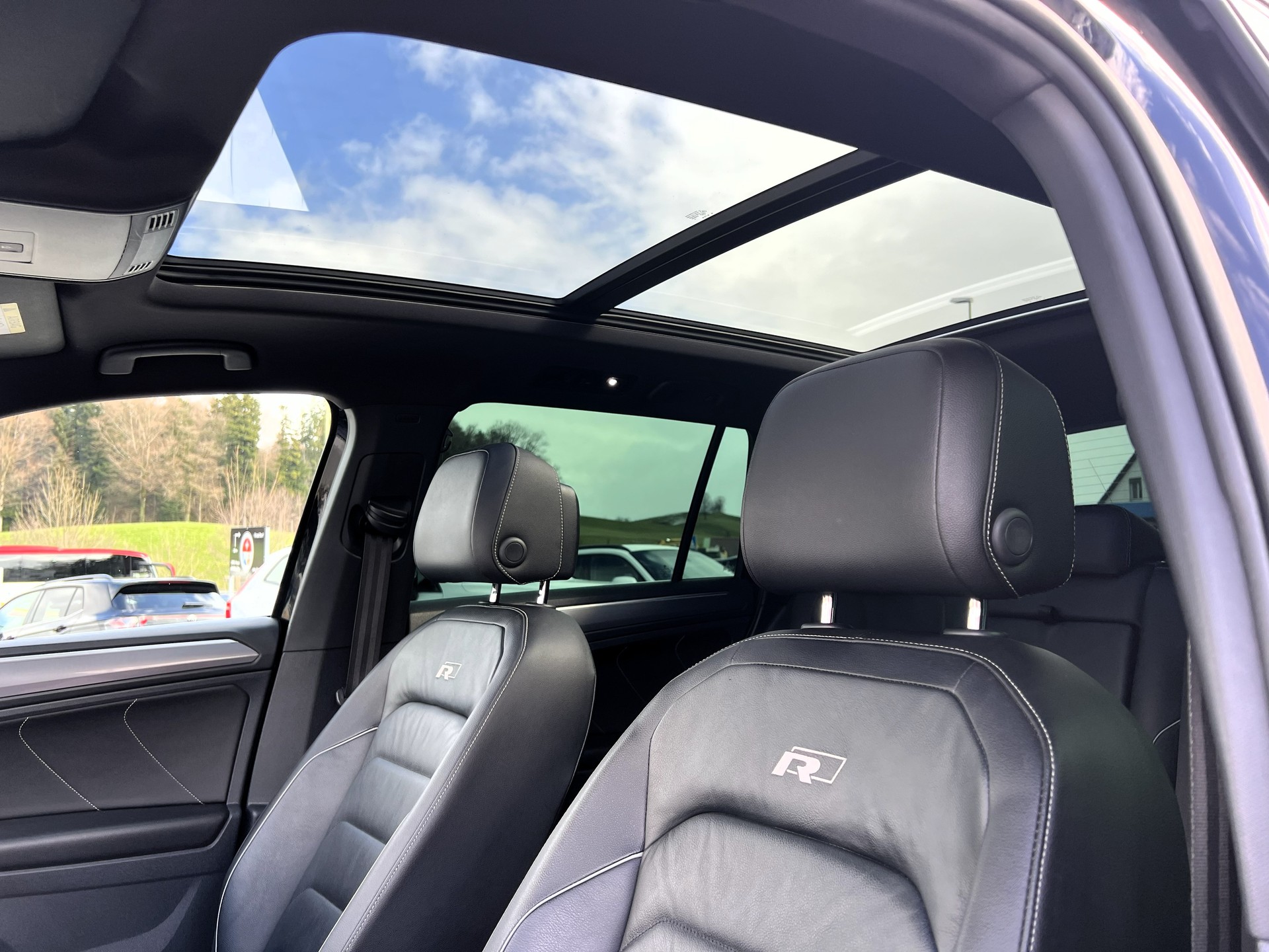 VW Tiguan 2.0 TDI SCR R-Line 4Motion DSG-image-22
