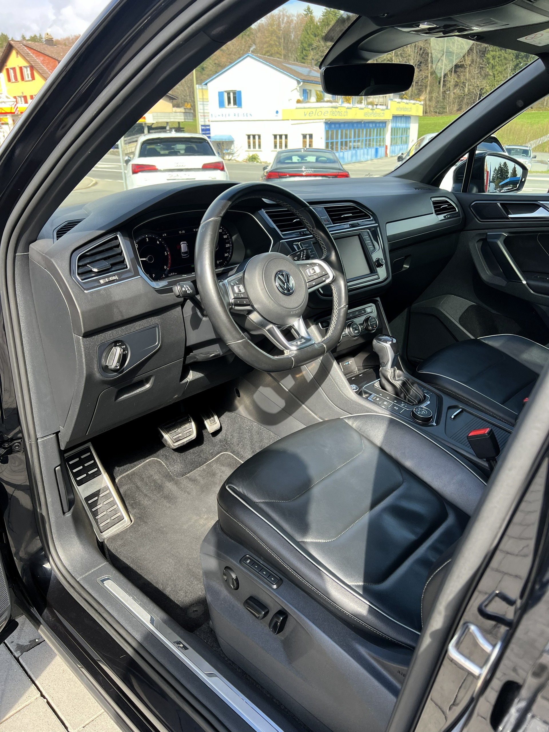 VW Tiguan 2.0 TDI SCR R-Line 4Motion DSG-image-16