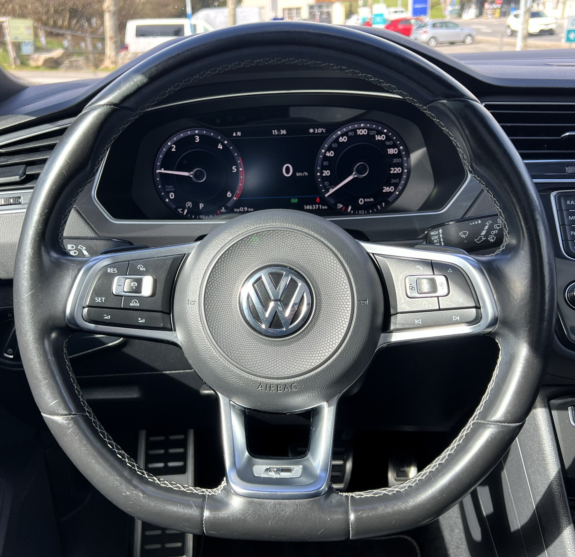 VW Tiguan 2.0 TDI SCR R-Line 4Motion DSG-image-24