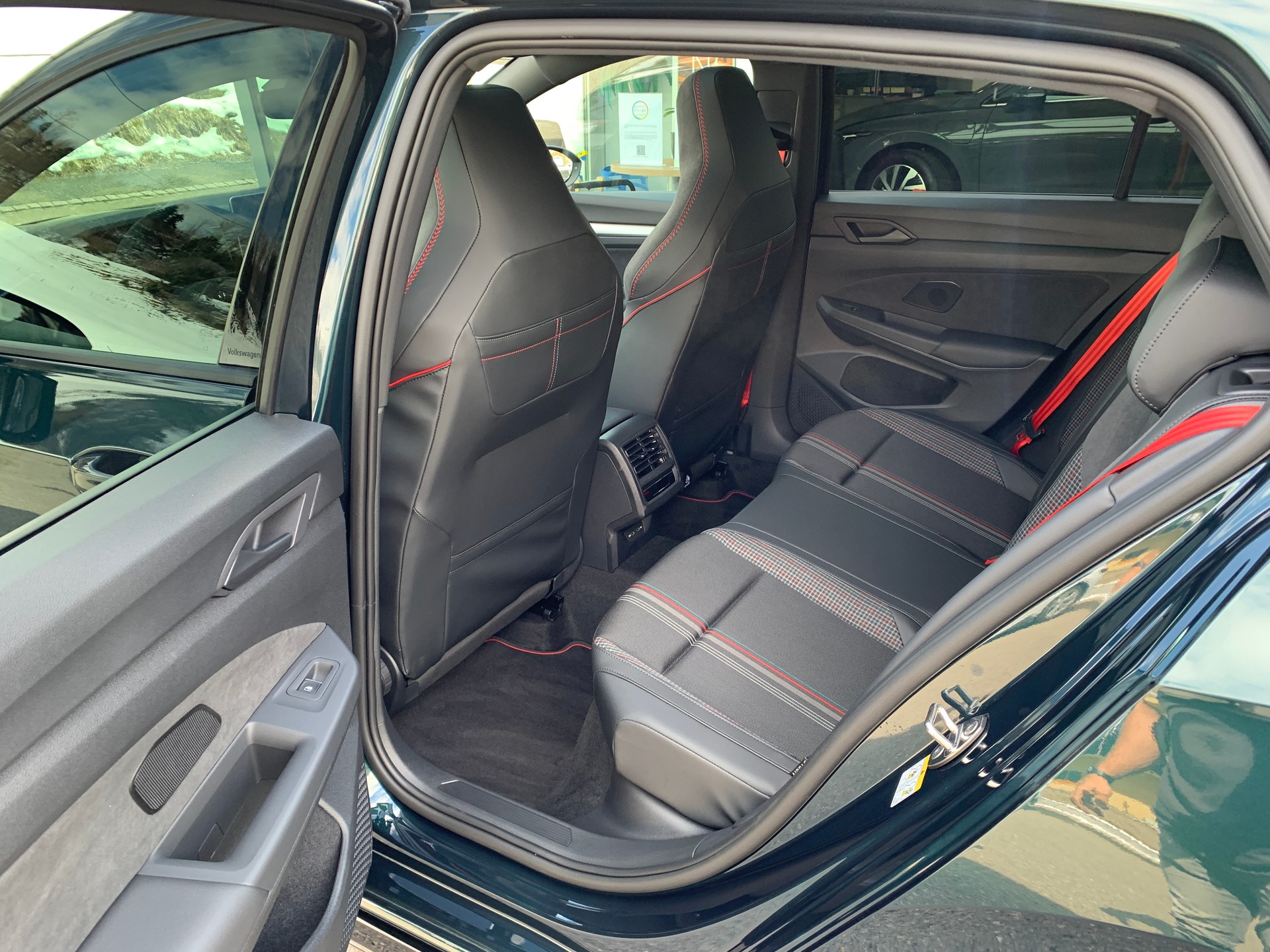 VW Golf 2.0 TSI GTI Edition 50 DSG-image-18