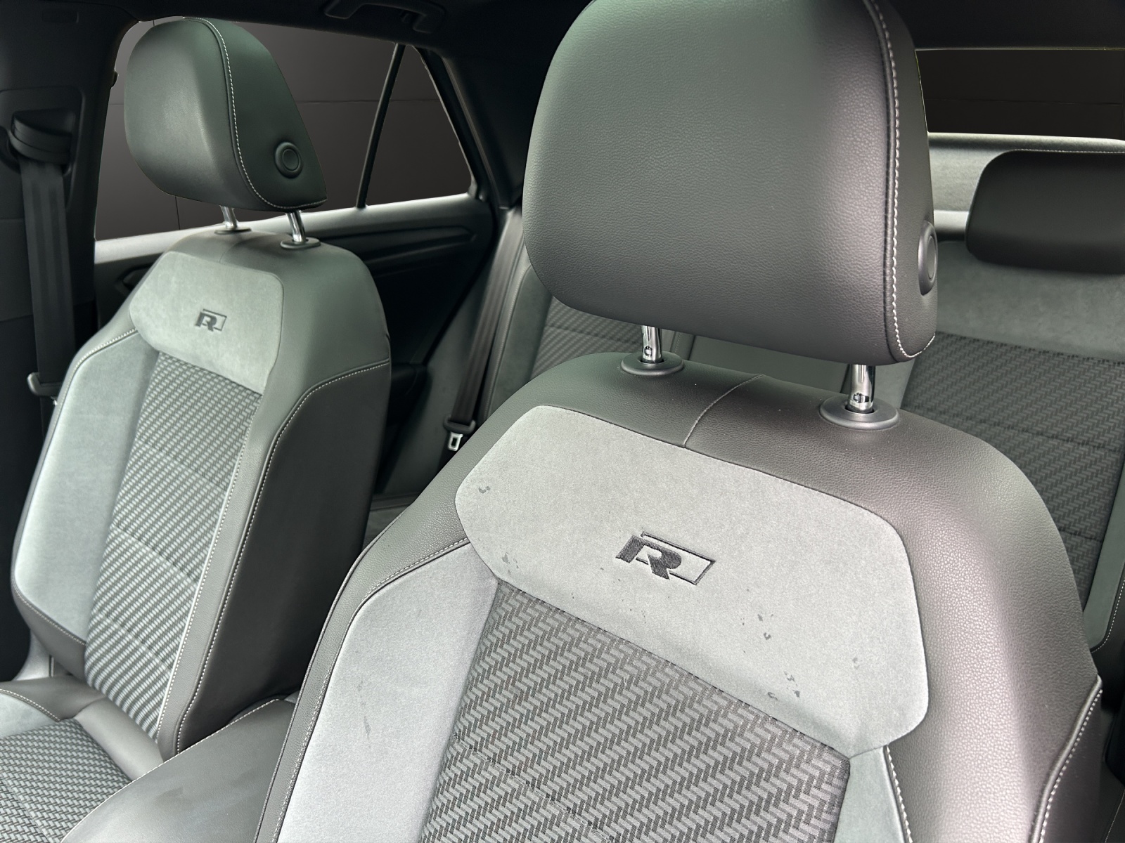 VW T-Roc 2.0 TSI Sport Selection DSG 4Motion-image-20