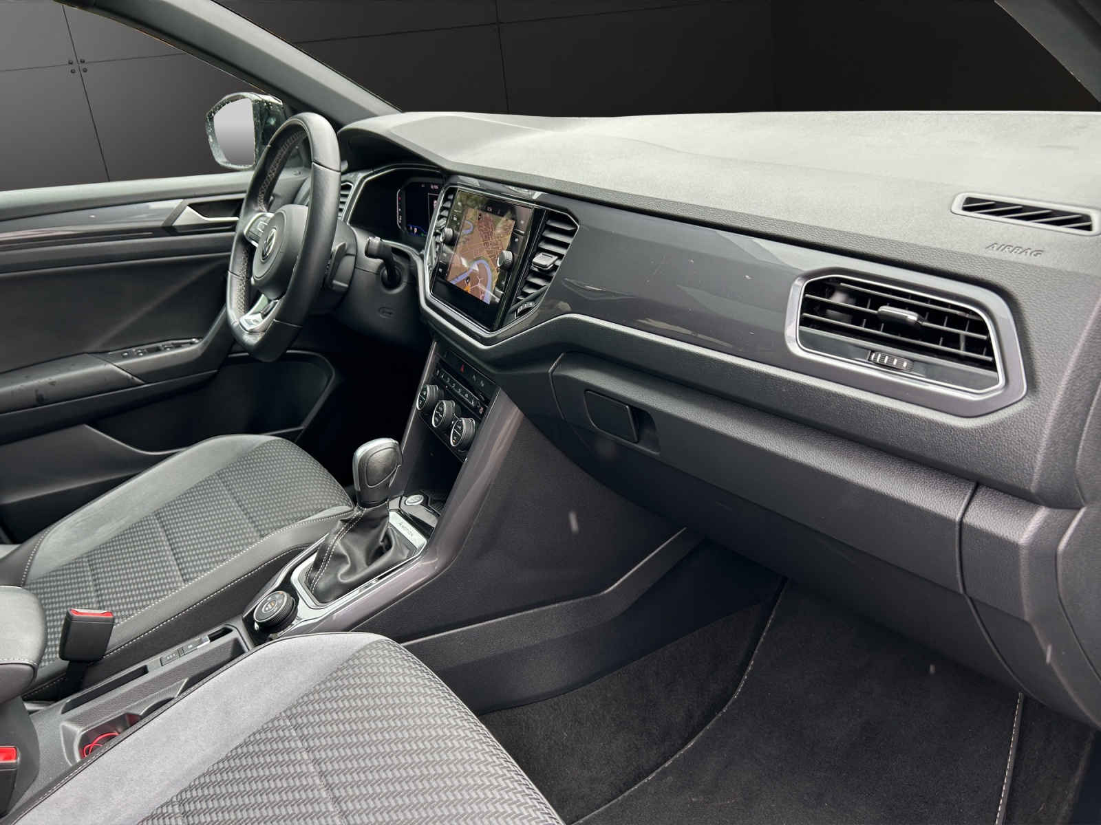 VW T-Roc 2.0 TSI Sport Selection DSG 4Motion-image-22