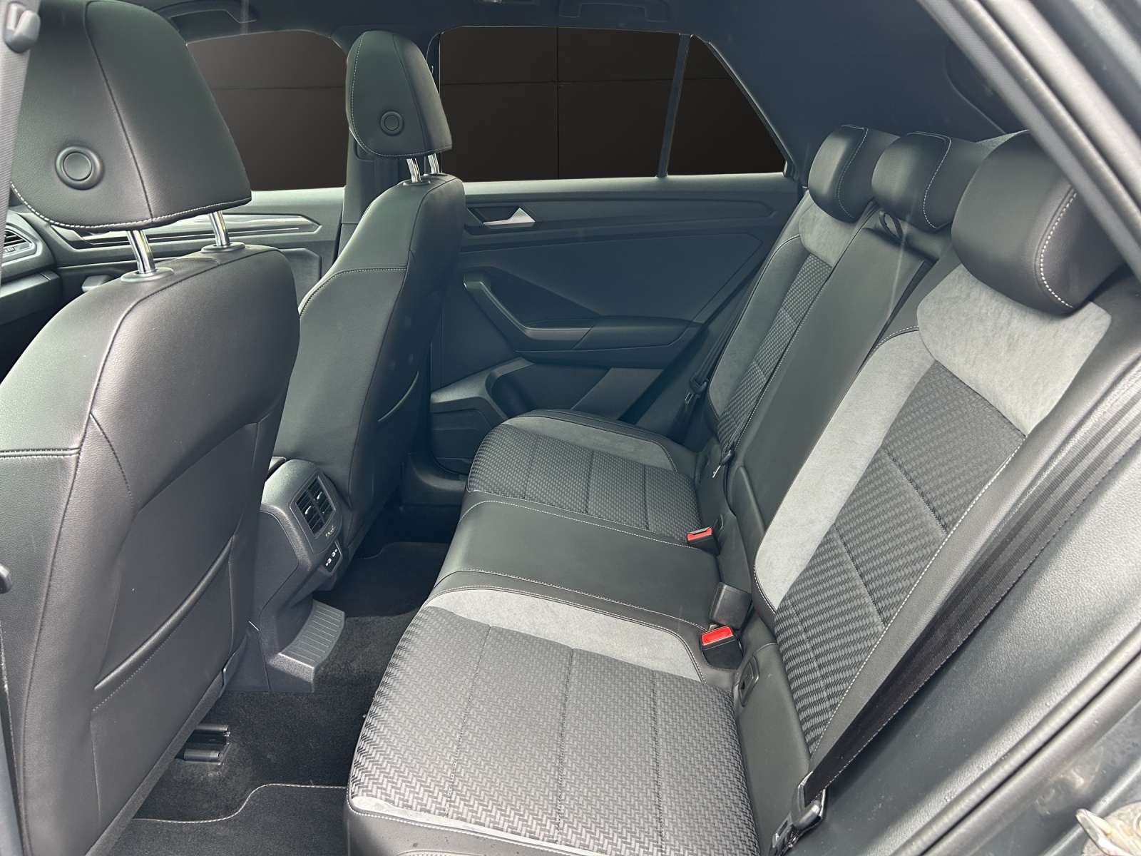 VW T-Roc 2.0 TSI Sport Selection DSG 4Motion-image-11