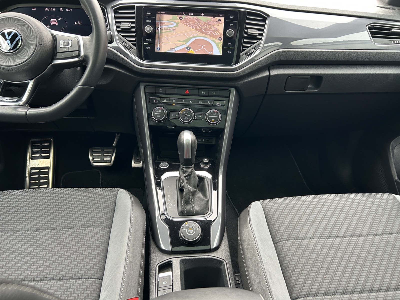 VW T-Roc 2.0 TSI Sport Selection DSG 4Motion-image-13