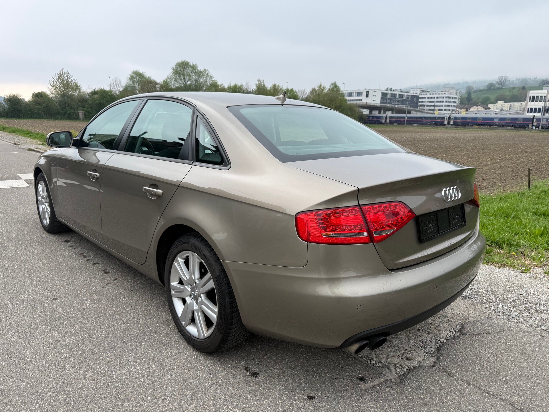 AUDI A4 Limousine 2.0 TFSI quattro S-tronic-image-6