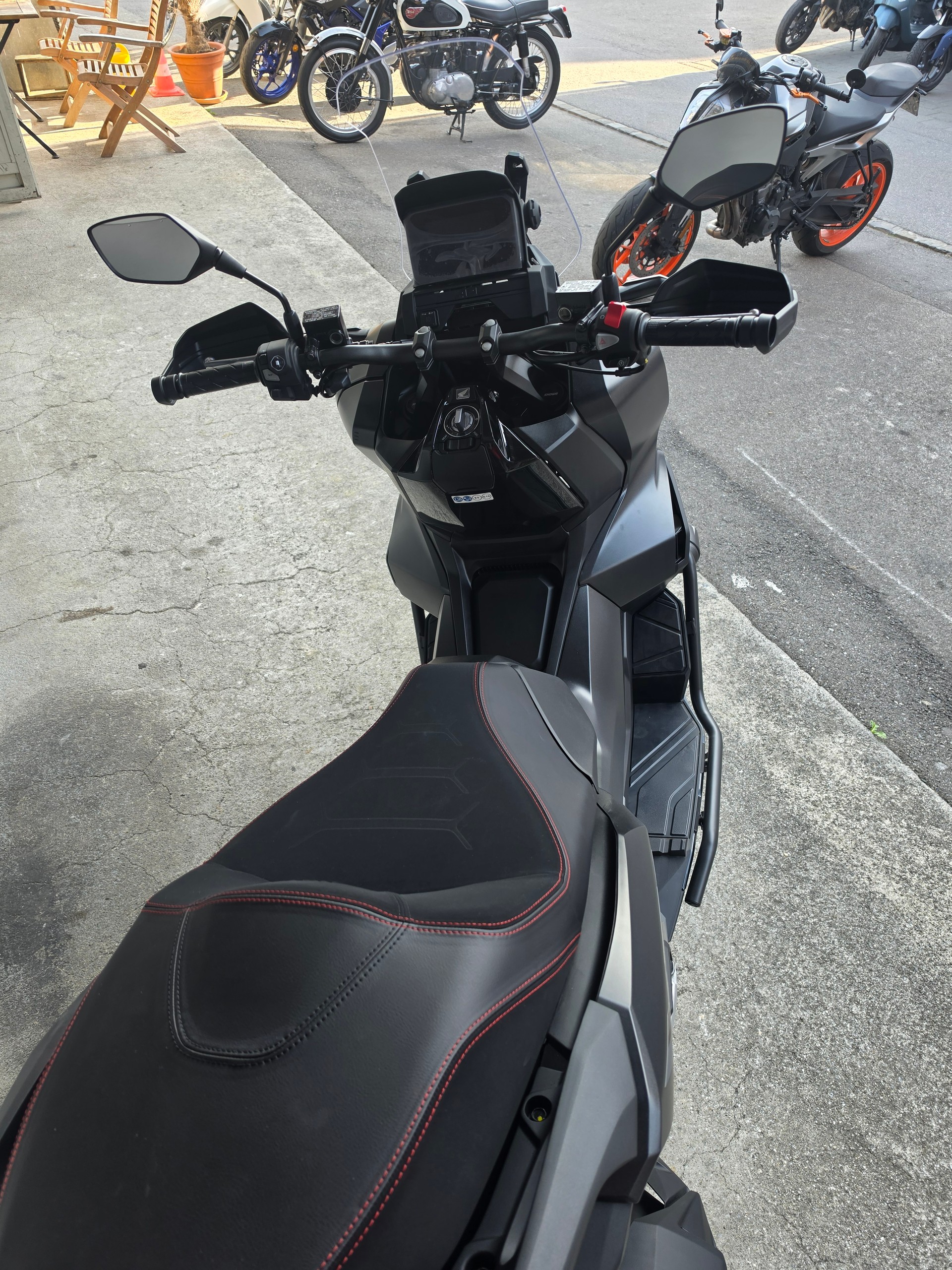HONDA ADV 350-showroom-element-3