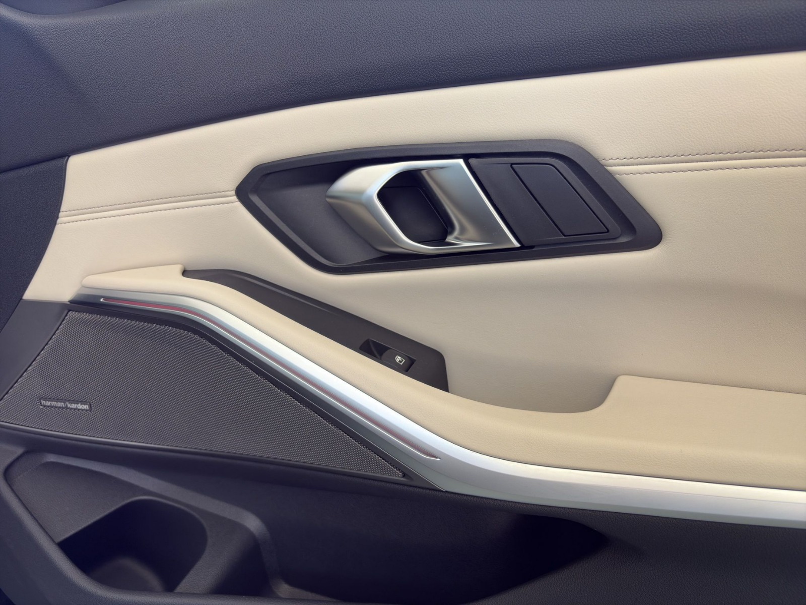 BMW M330d xDrive SAG Touring M-Sport Pro Individual-image-21