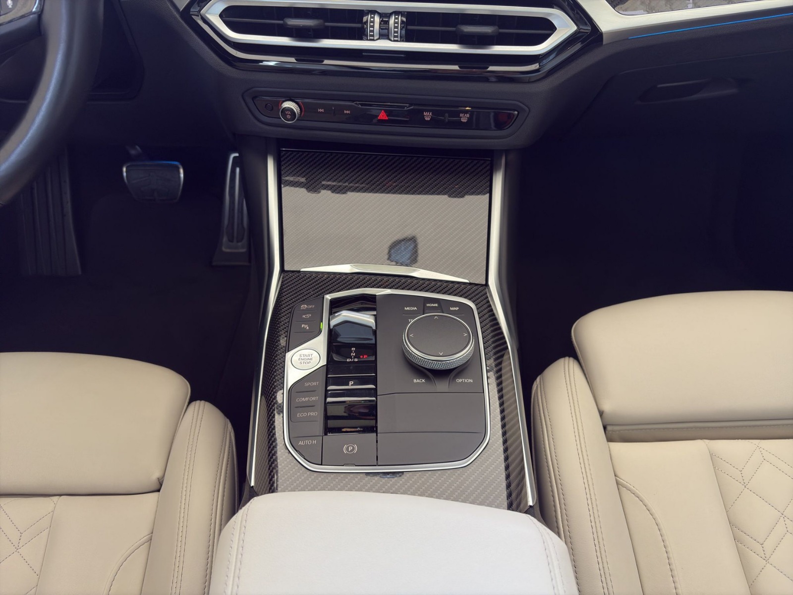 BMW M330d xDrive SAG Touring M-Sport Pro Individual-image-17