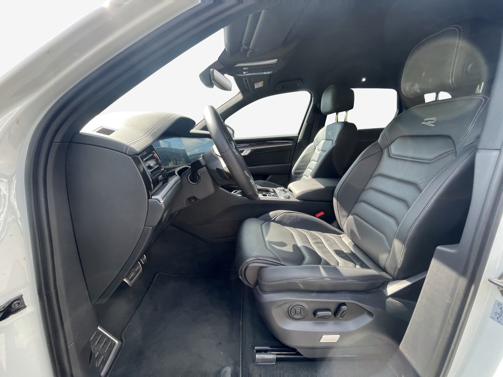 VW Touareg 3.0 TDI R-Line Tiptronic-image-7