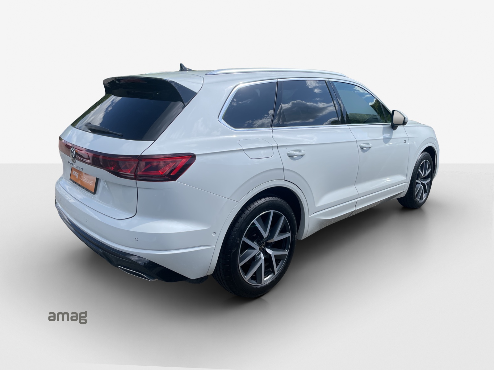 VW Touareg 3.0 TDI R-Line Tiptronic-image-4