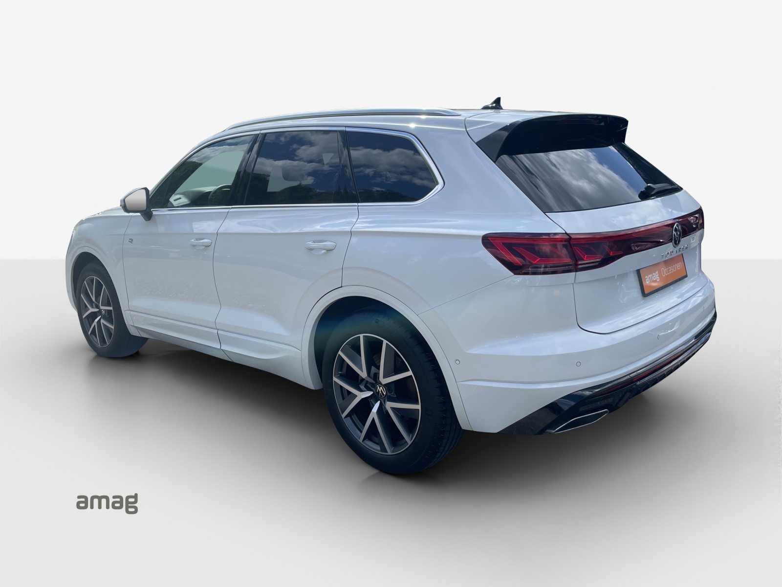 VW Touareg 3.0 TDI R-Line Tiptronic-image-2