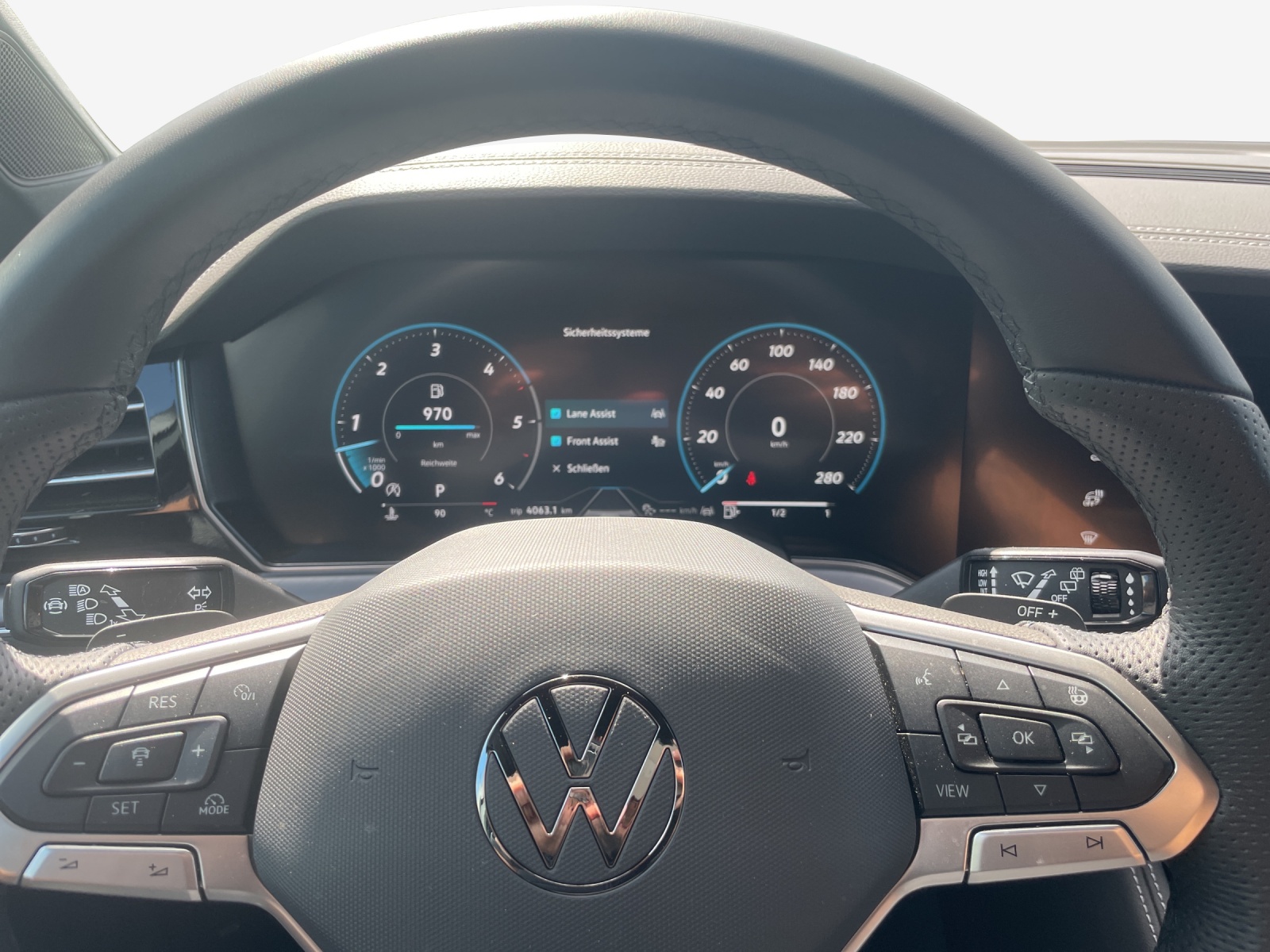 VW Touareg 3.0 TDI R-Line Tiptronic-image-13