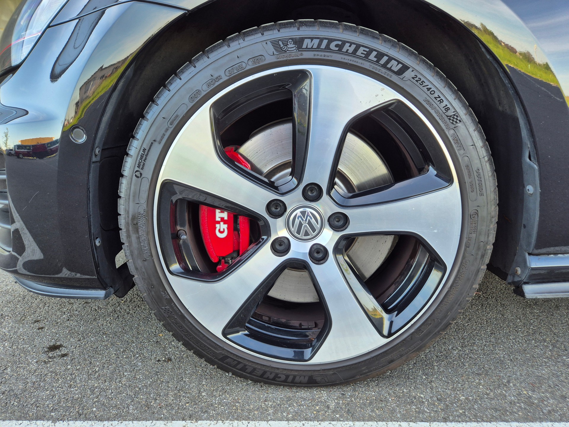 VW Golf 2.0 TSI GTI Performance DSG-image-2