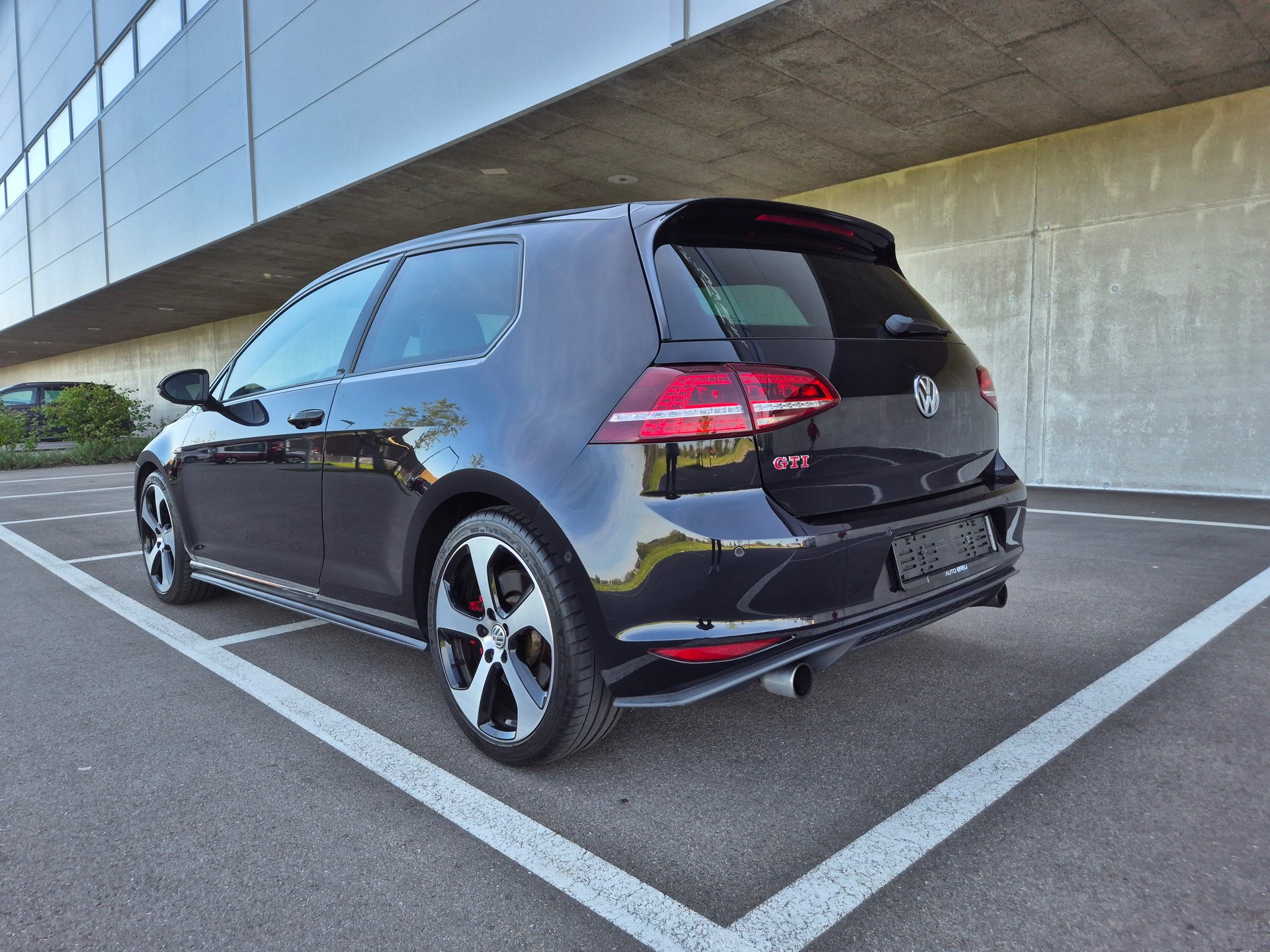 VW Golf 2.0 TSI GTI Performance DSG-image-3