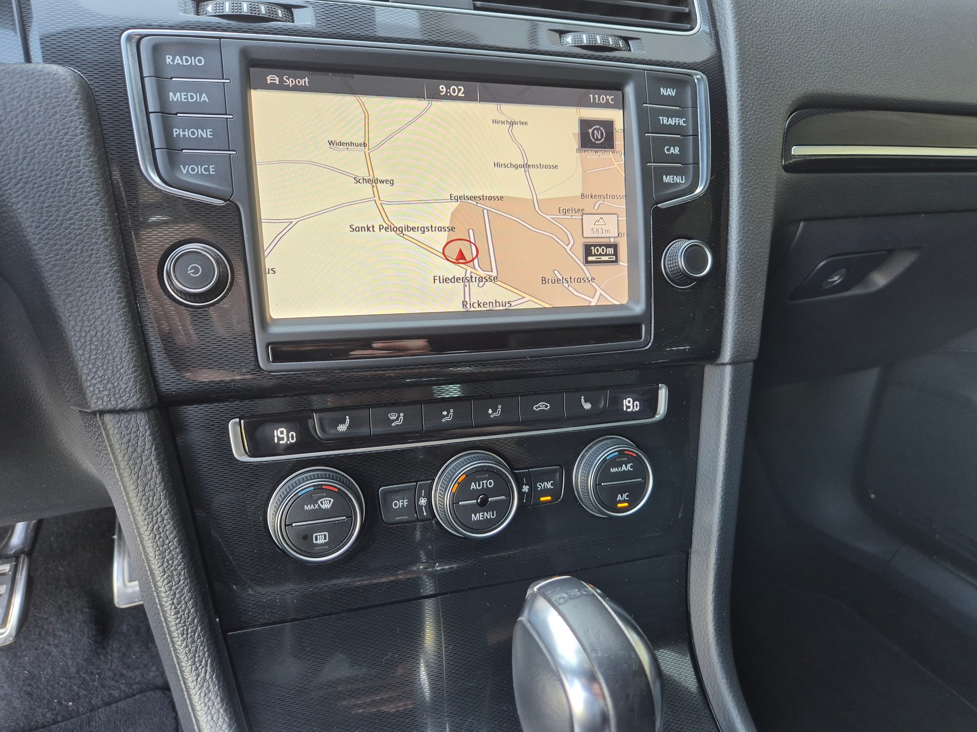 VW Golf 2.0 TSI GTI Performance DSG-image-11