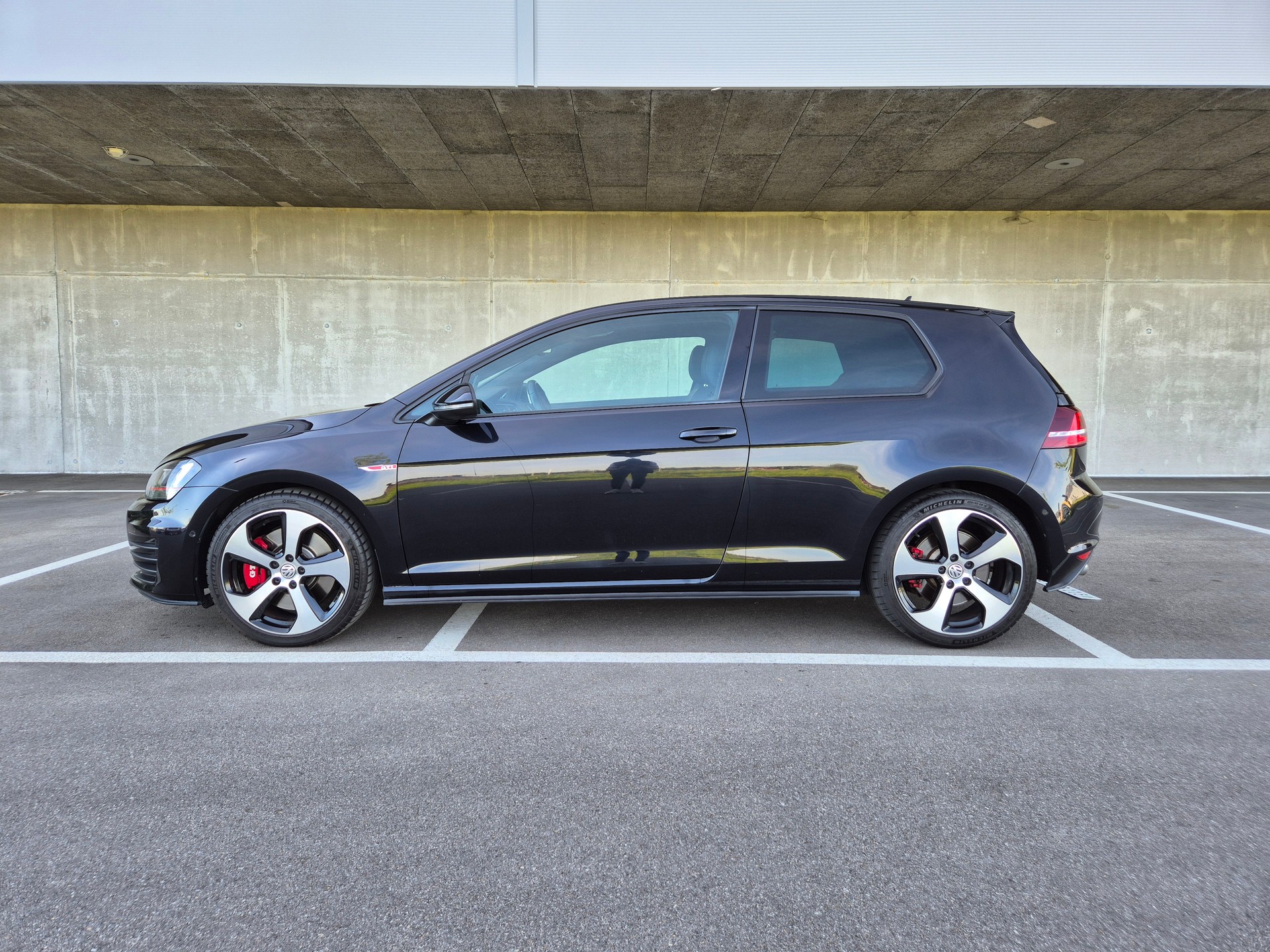 VW Golf 2.0 TSI GTI Performance DSG-image-1