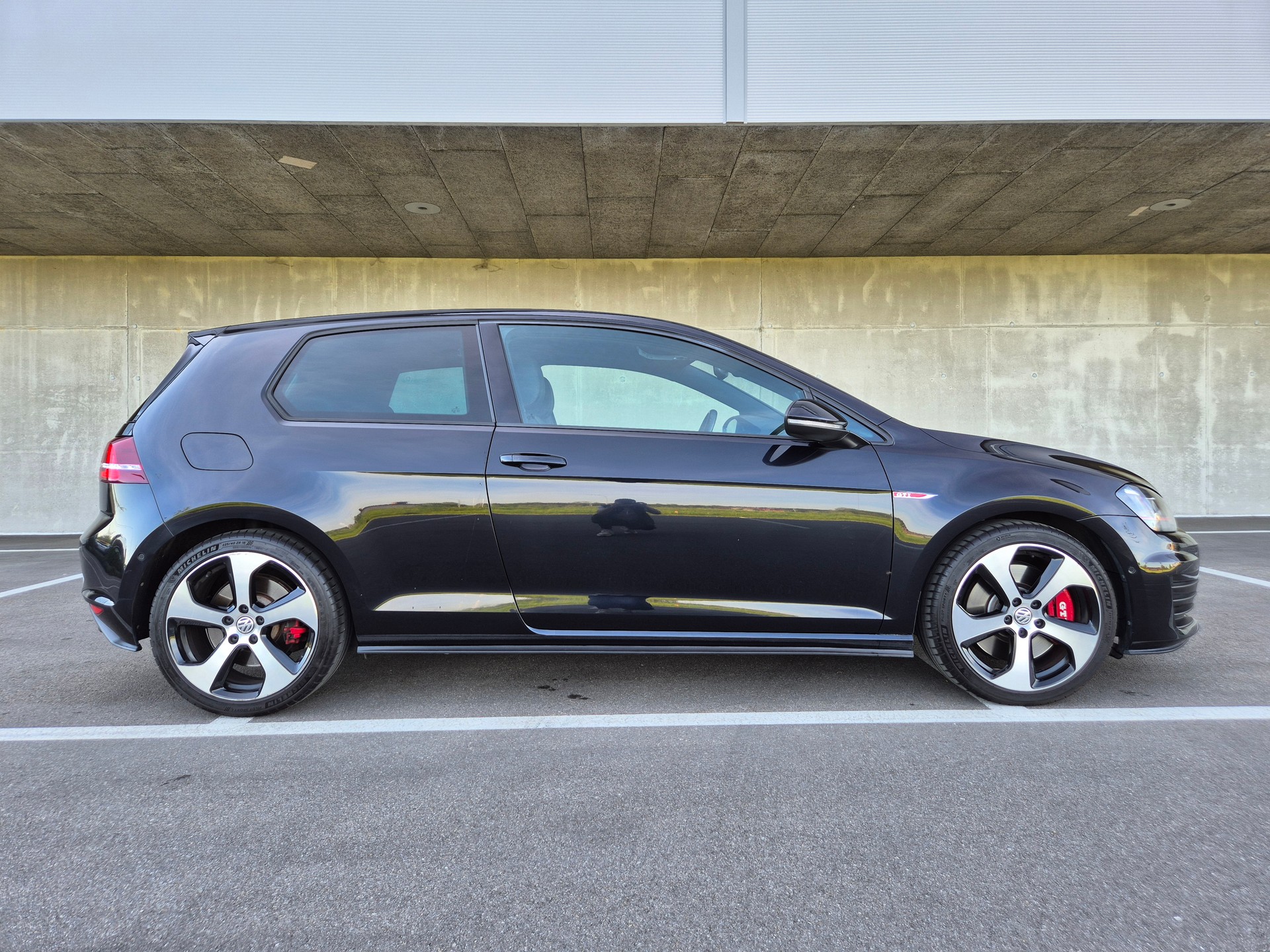 VW Golf 2.0 TSI GTI Performance DSG-image-5