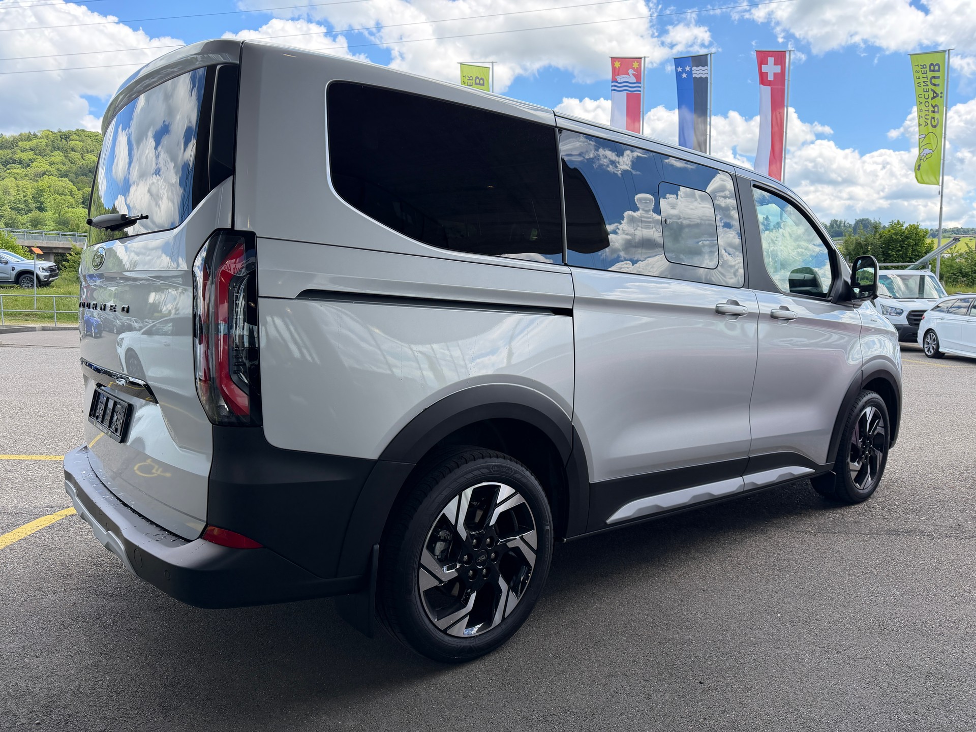 FORD Tourneo Bus 340 L1H1 PHEV Active-image-4