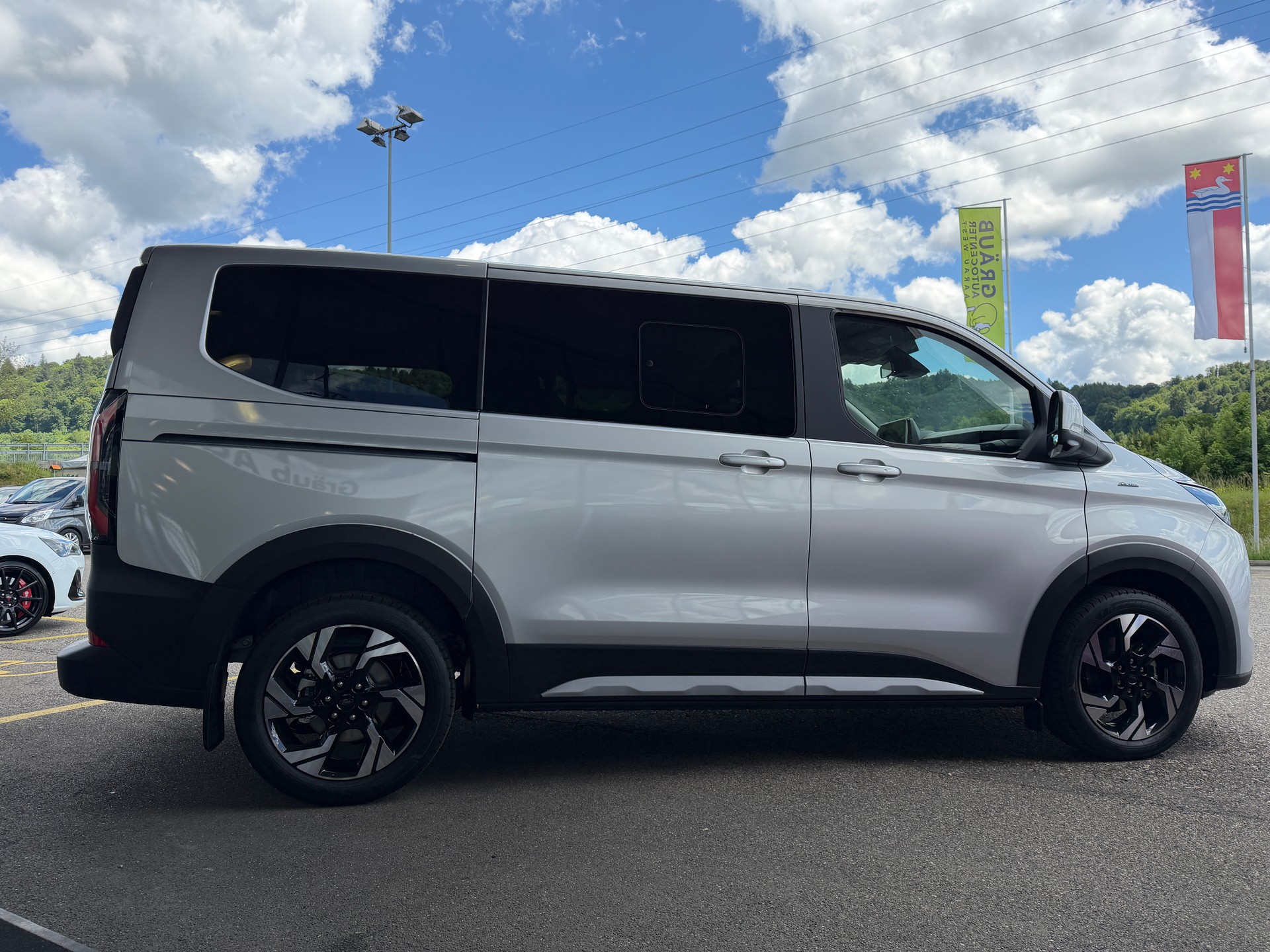 FORD Tourneo Bus 340 L1H1 PHEV Active-image-5