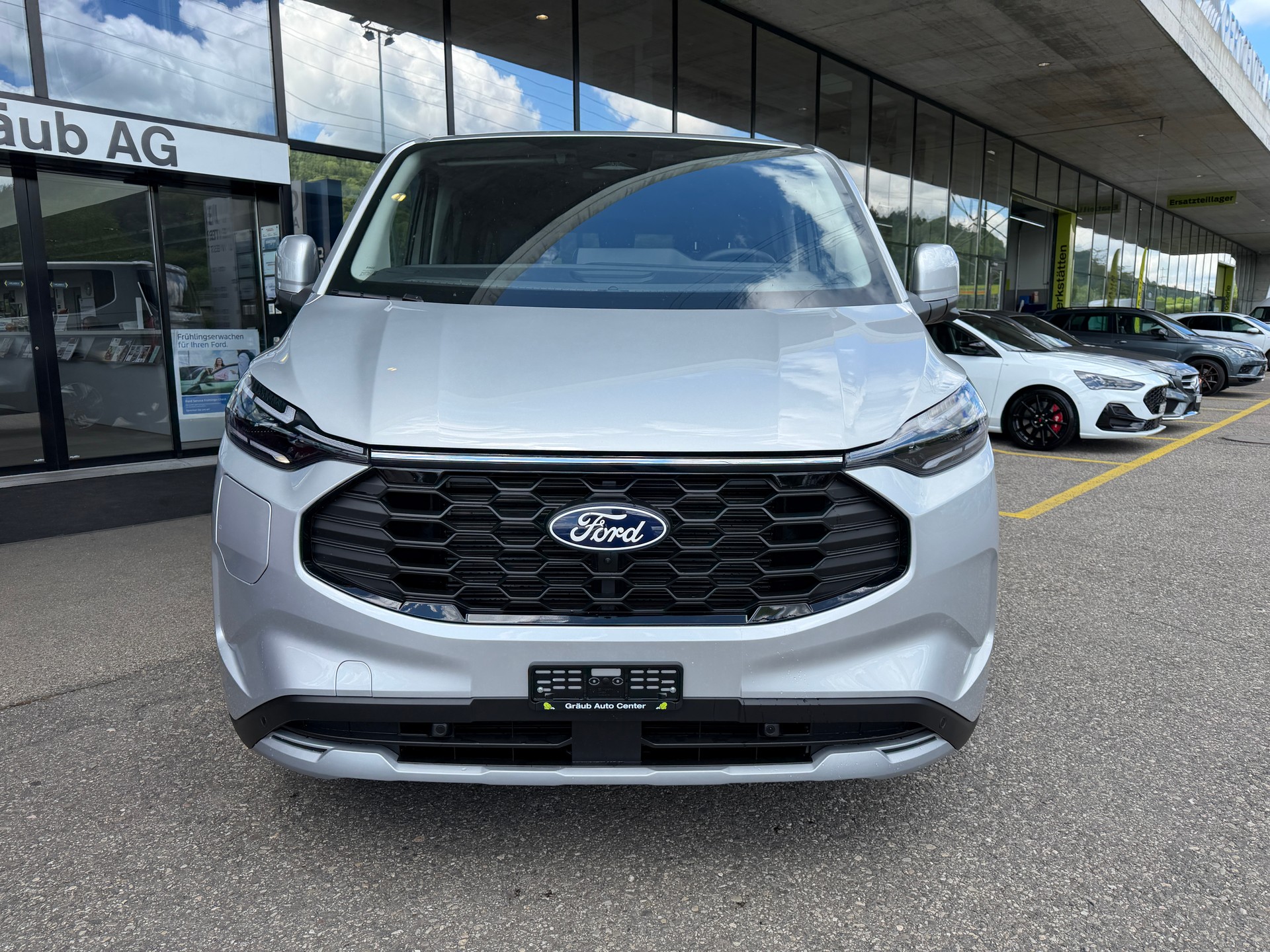 FORD Tourneo Bus 340 L1H1 PHEV Active-image-1