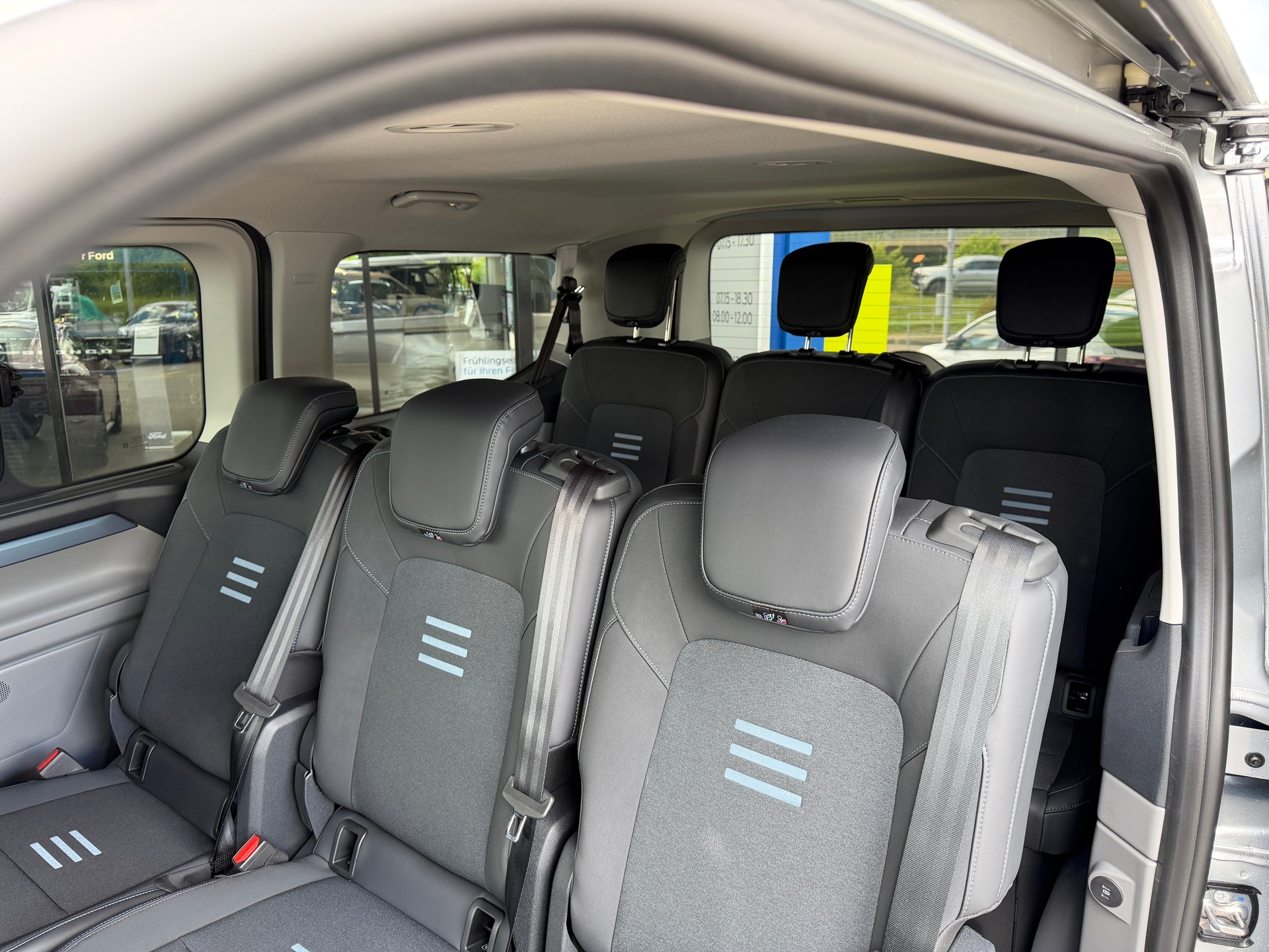 FORD Tourneo Bus 340 L1H1 PHEV Active-image-8