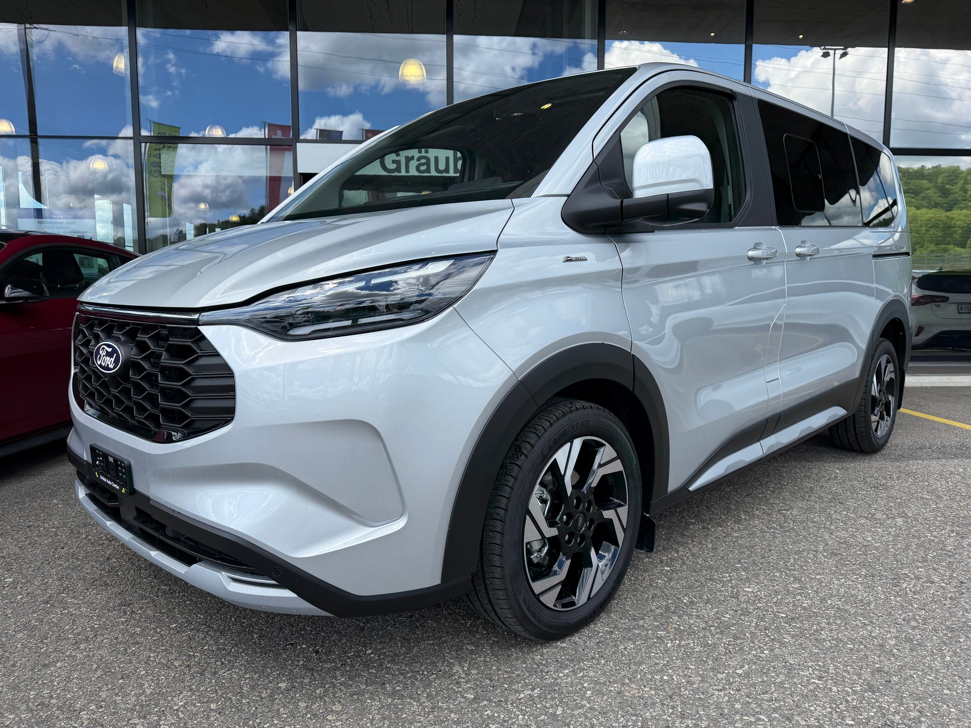 FORD Tourneo Bus 340 L1H1 PHEV Active-image-0
