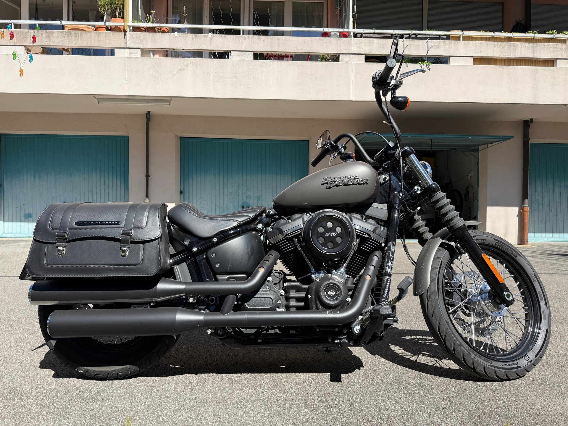 HARLEY-DAVIDSON Street bob 107