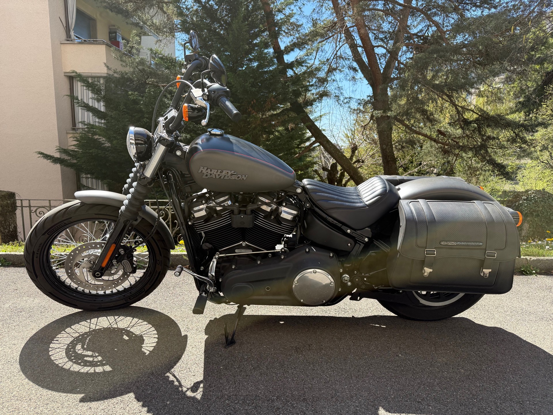 HARLEY-DAVIDSON Street bob 107-image-1