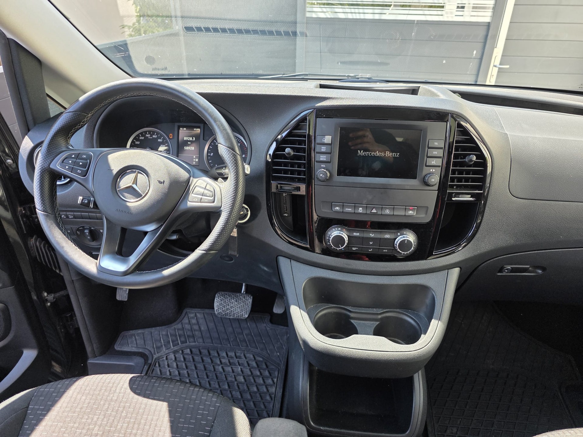 MERCEDES-BENZ Vito Tourer Family 4x4 | Toit panoramique ouvrant | portes électriques-image-4