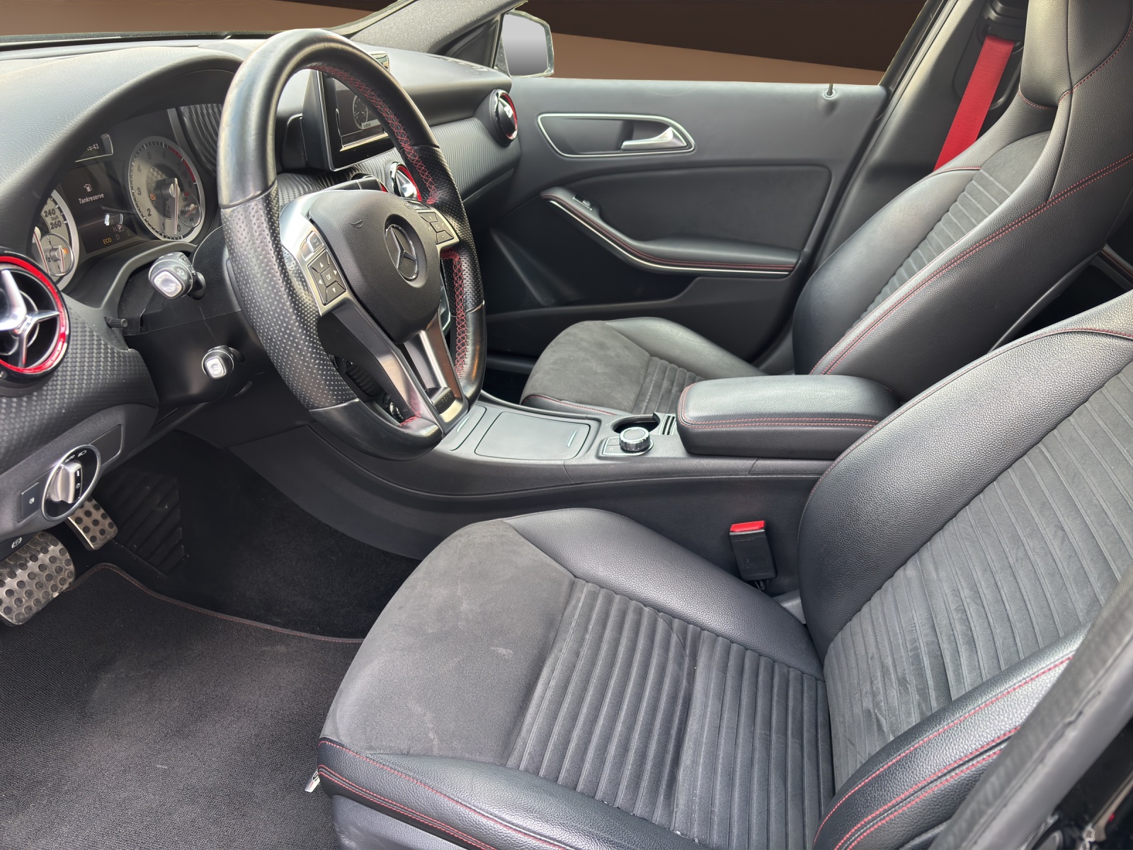 MERCEDES-BENZ A 250 Sport 7G-DCT-image-8