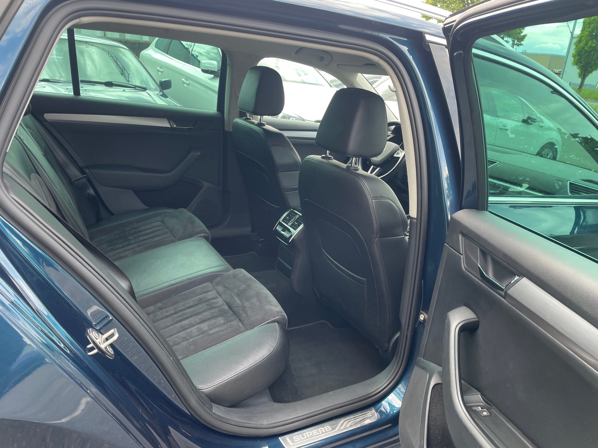 SKODA Superb Combi 2.0 TDi Sport Line 4x4 DSG-image-6