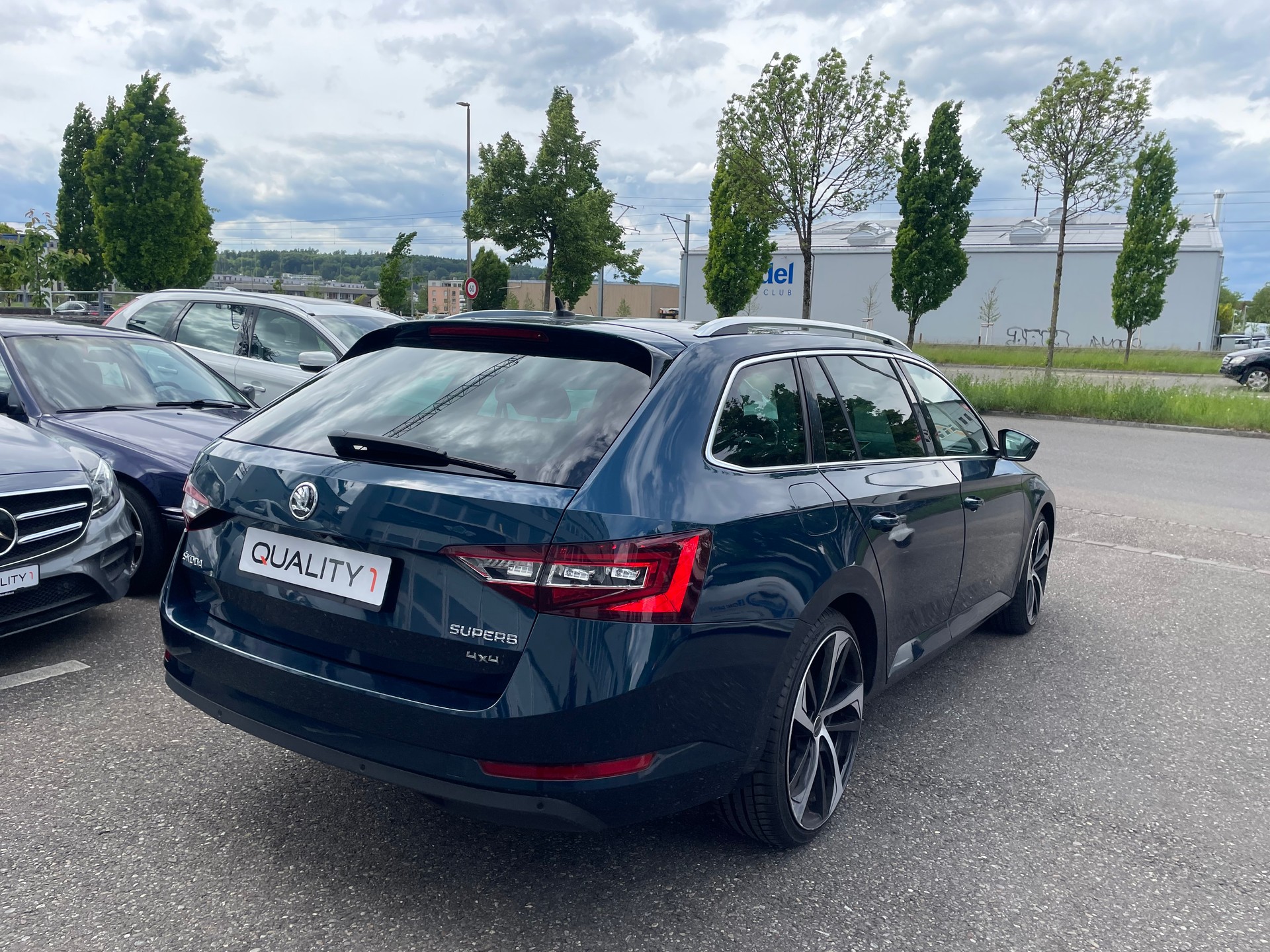 SKODA Superb Combi 2.0 TDi Sport Line 4x4 DSG-image-4