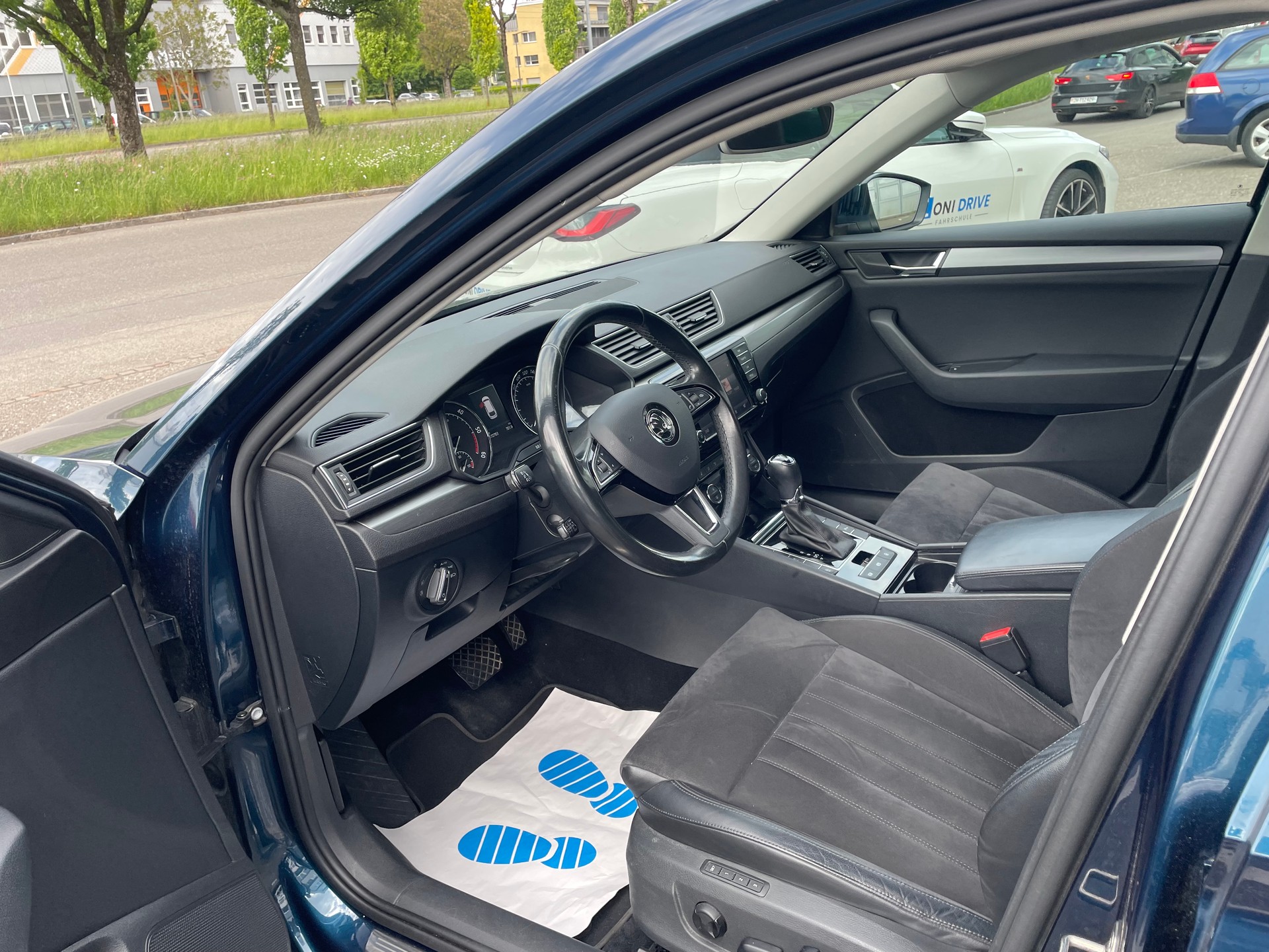 SKODA Superb Combi 2.0 TDi Sport Line 4x4 DSG-image-7