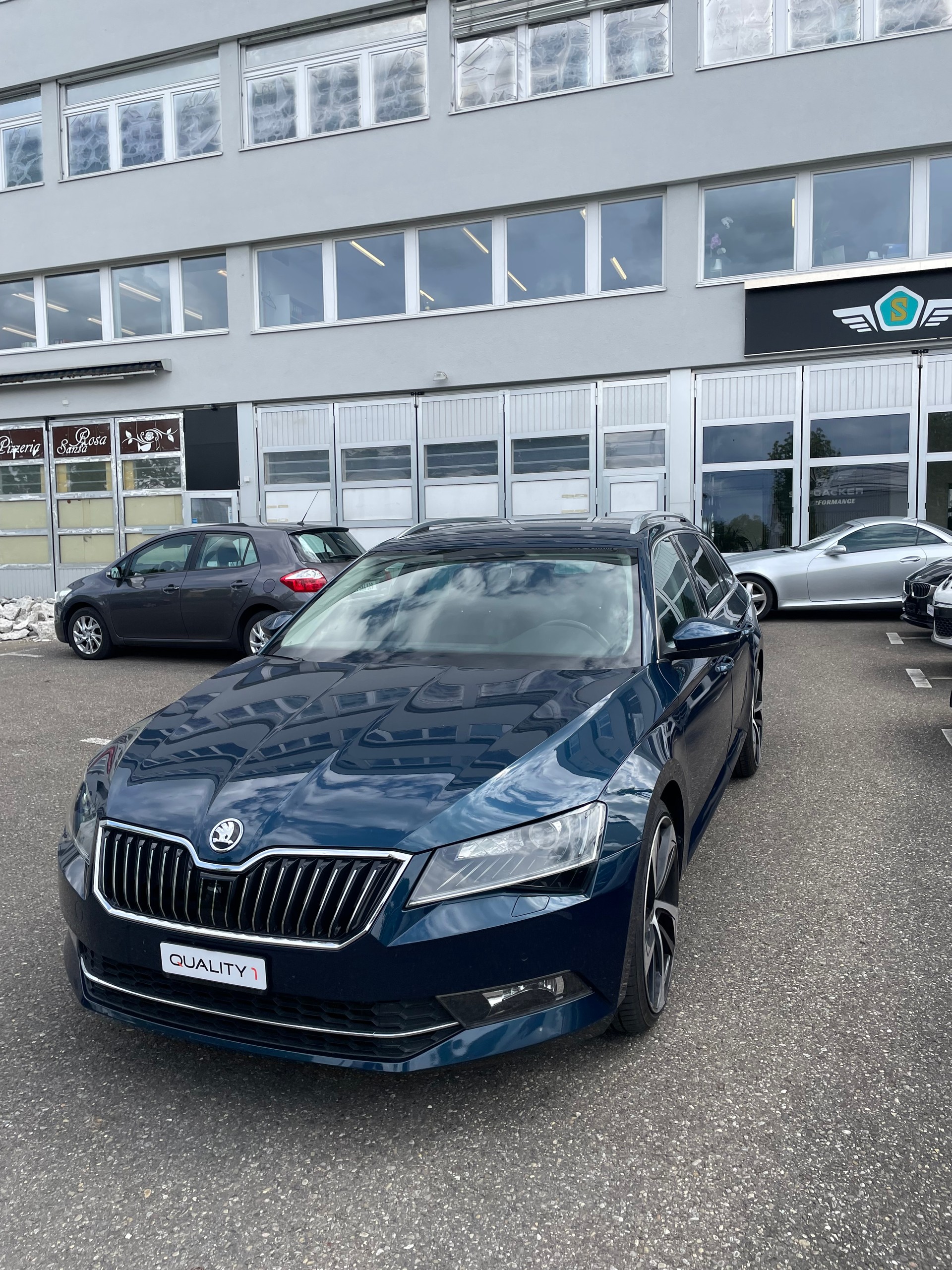 SKODA Superb Combi 2.0 TDi Sport Line 4x4 DSG-image-2
