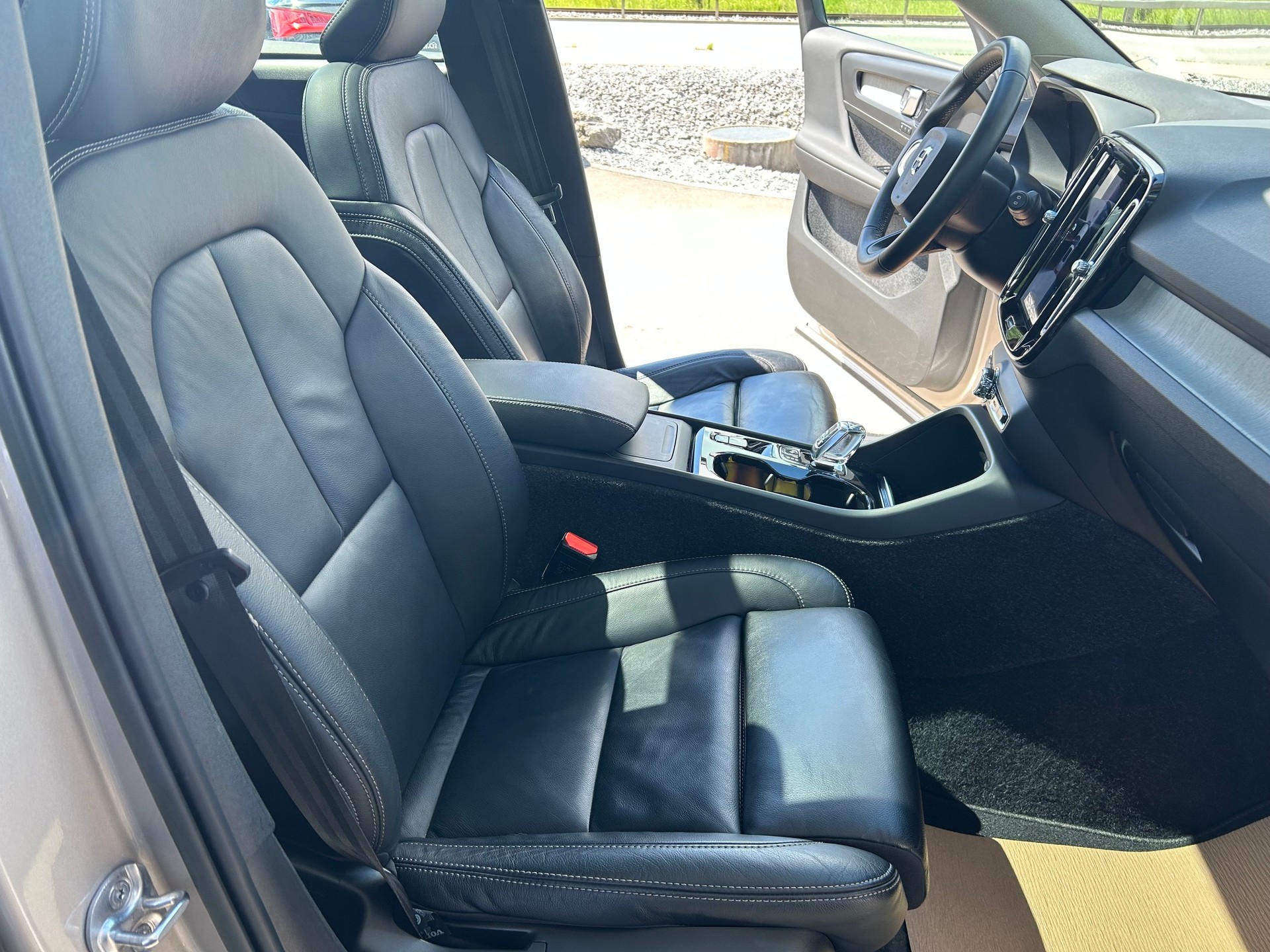 VOLVO XC40 B5 Benzin Mild Hybrid AWD Ultimate Bright Geartronic-image-12