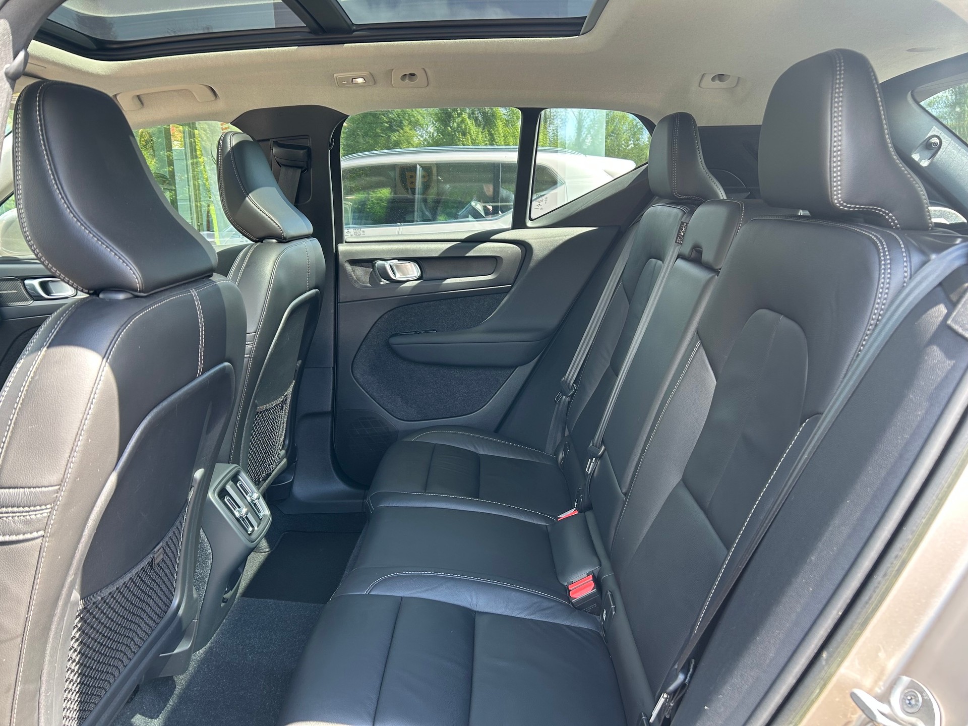 VOLVO XC40 B5 Benzin Mild Hybrid AWD Ultimate Bright Geartronic-image-11